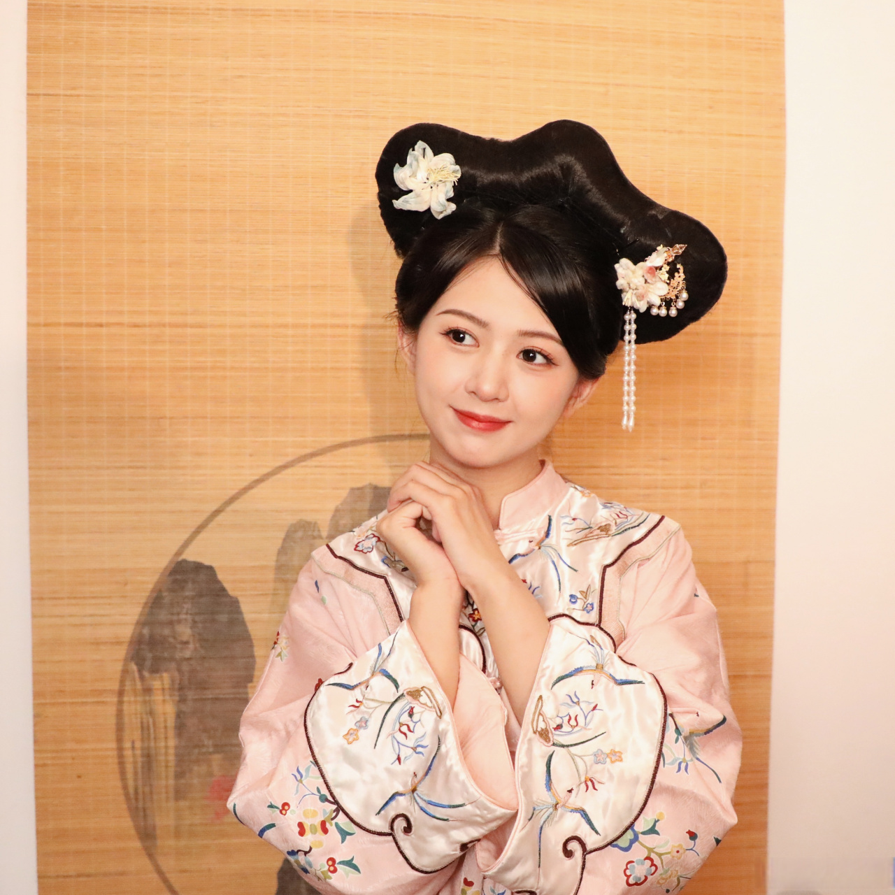 于杨梓# 第一次做清宫的妆造