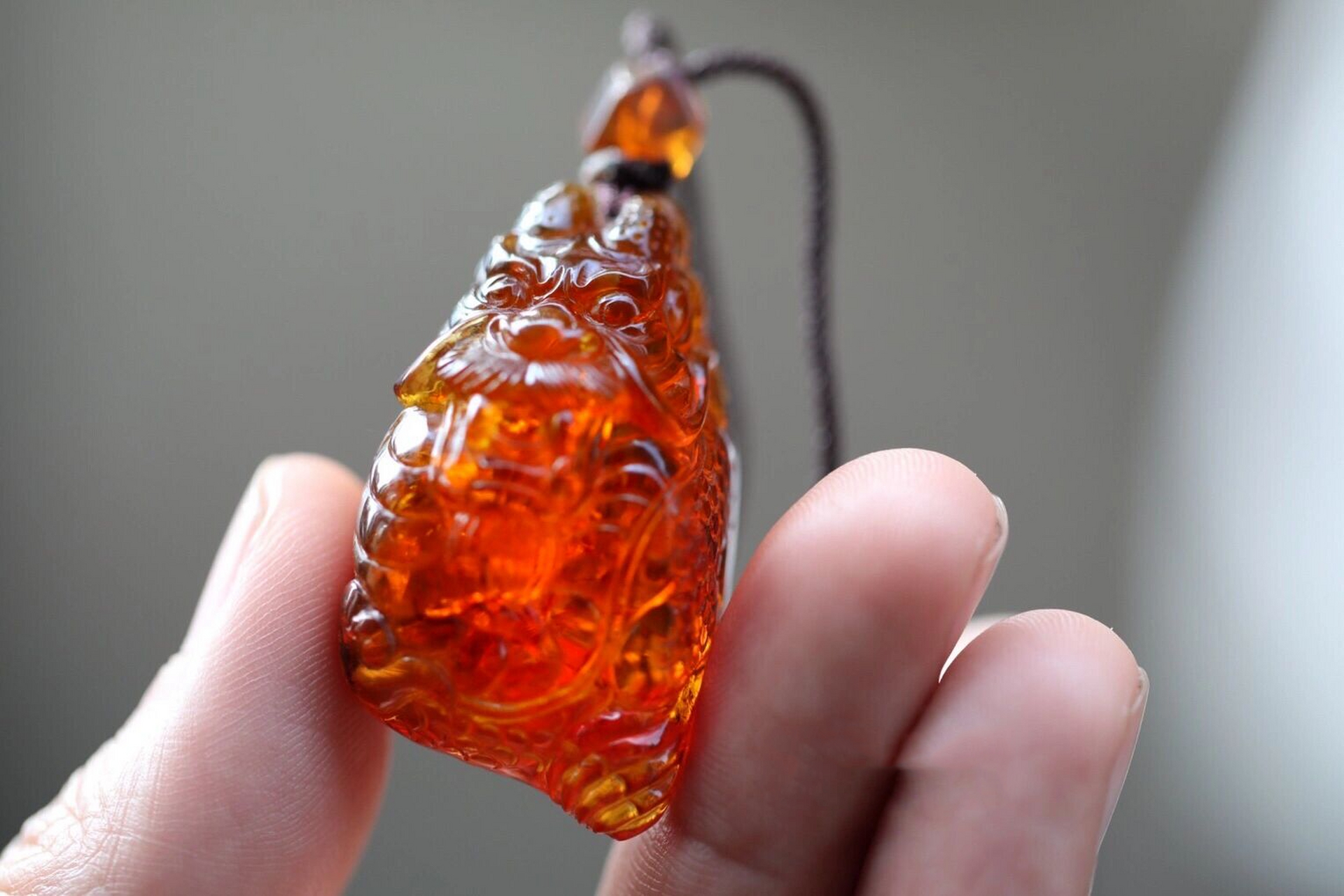 真正的抚顺坑下老琥珀   龙坠,少见的坑下老料