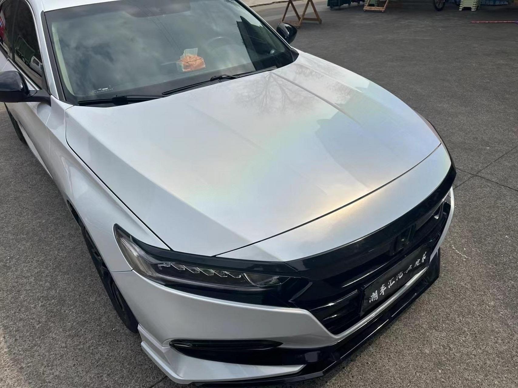 雅阁来了来了车身改色贴膜镭射白