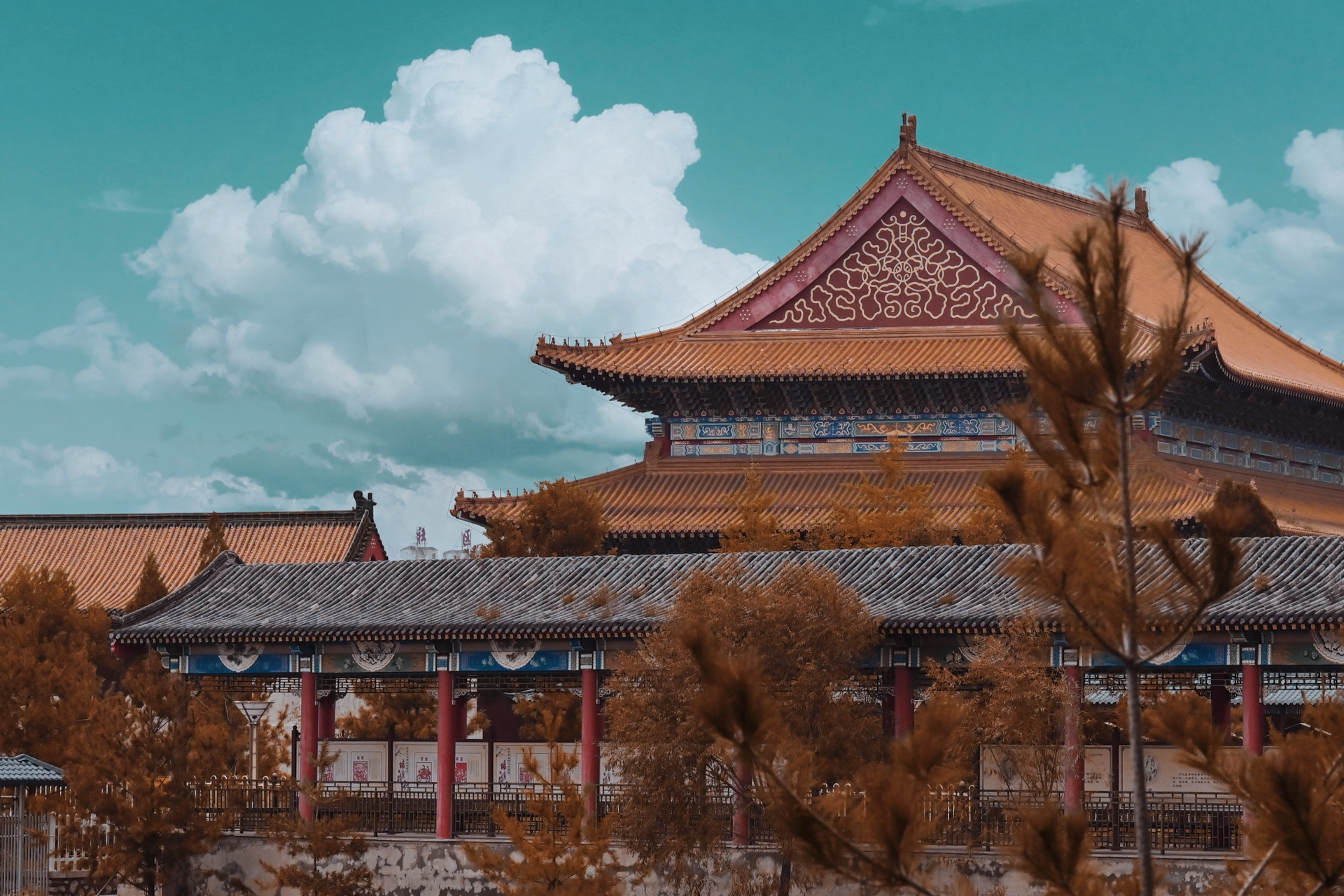 山西第一高塔:汾阳文峰塔    汾阳文峰塔为一座标准的古代文峰塔,不同