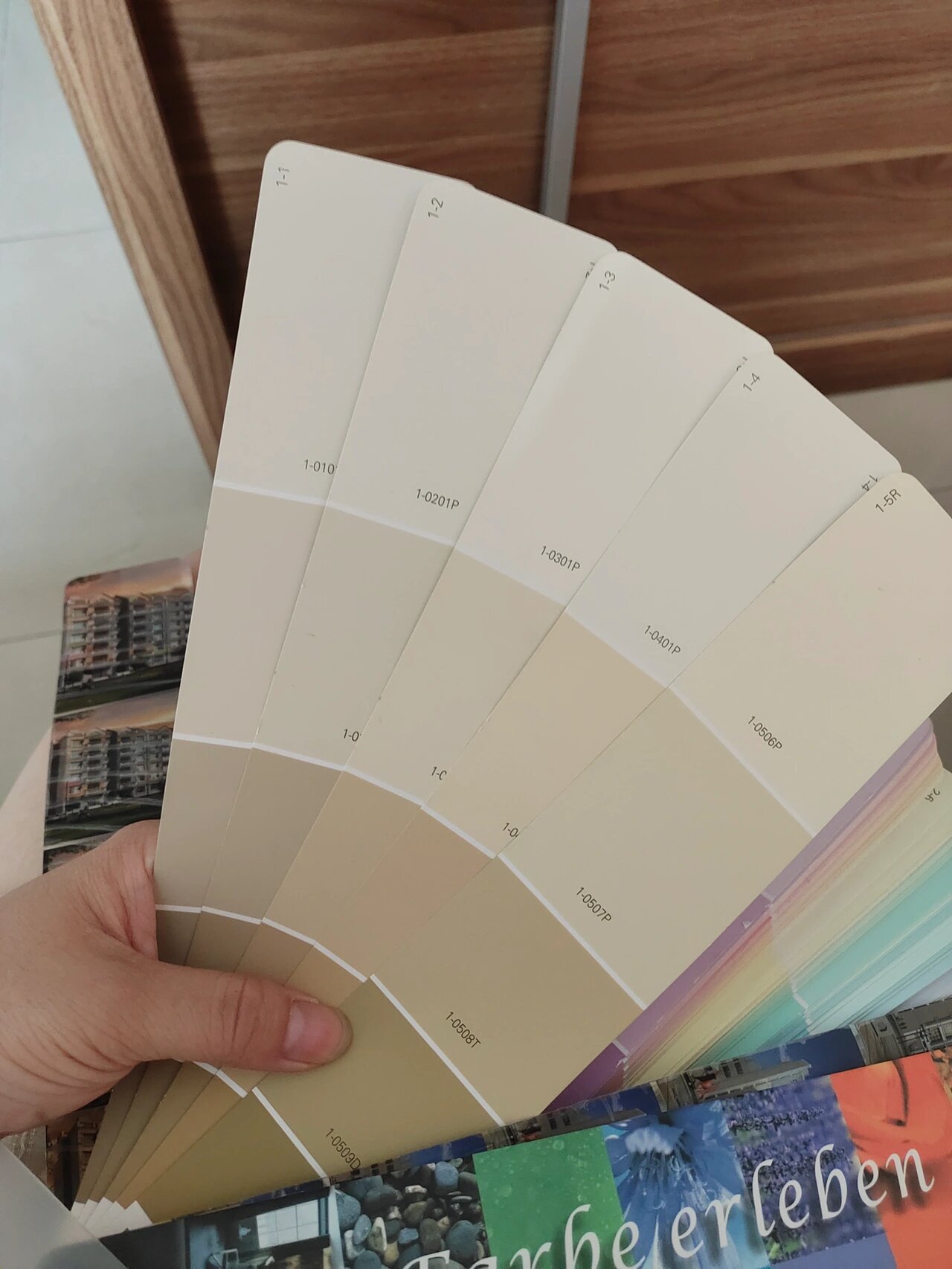 图456是乳胶漆还没有干时的状态,有点青青黄黄,像果子没有成熟的