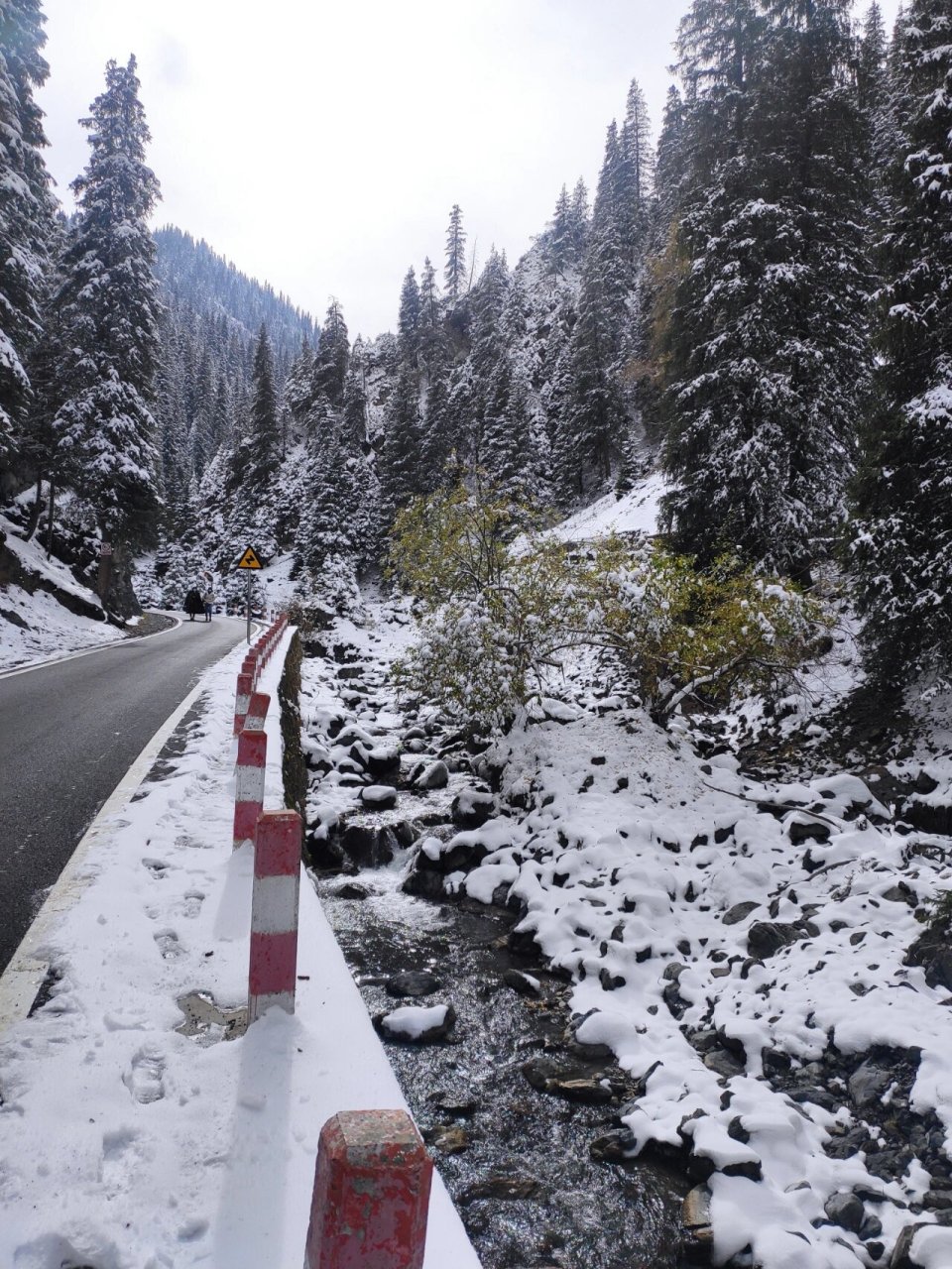 乌鲁木齐南山雪景图片