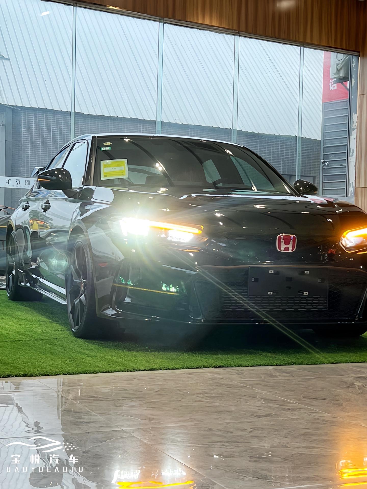 进口本田思域type r.原厂大尾翼,搭载2