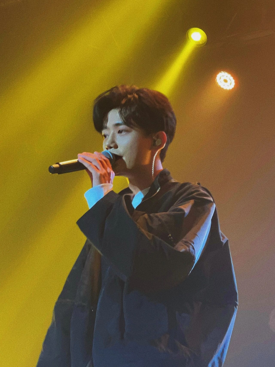 youngcaptain99 队长帅气的照片来了哈哈哈 全世界最好的队长!