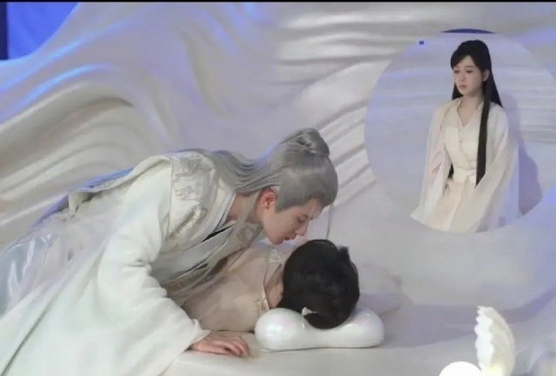 长相思这段原来是替身,杨紫和檀健次忍住不笑也挺强的.