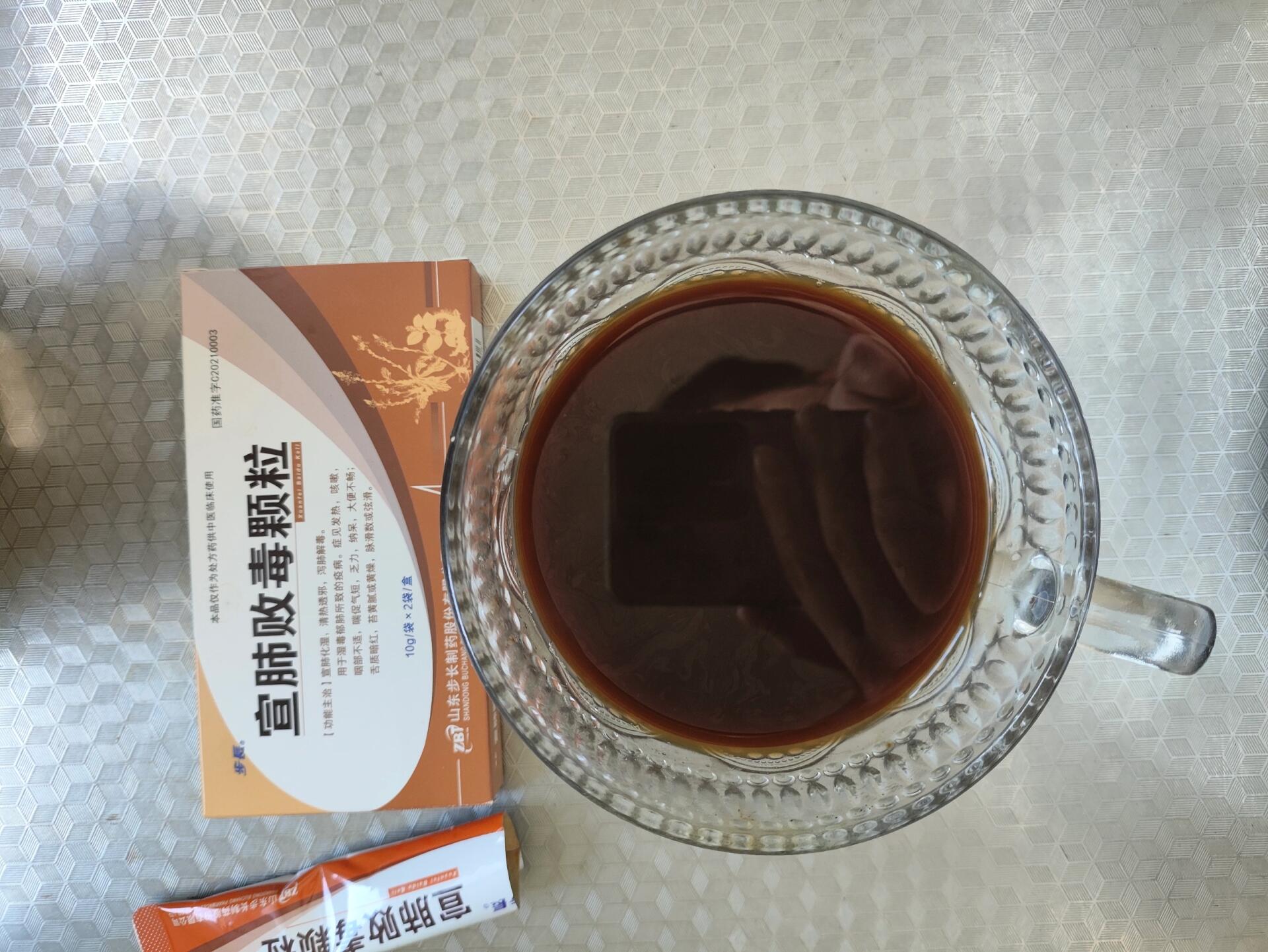 家中常备宣肺败毒颗粒 宣肺败毒颗粒,功能主治:宣肺化湿,清热透邪,泻