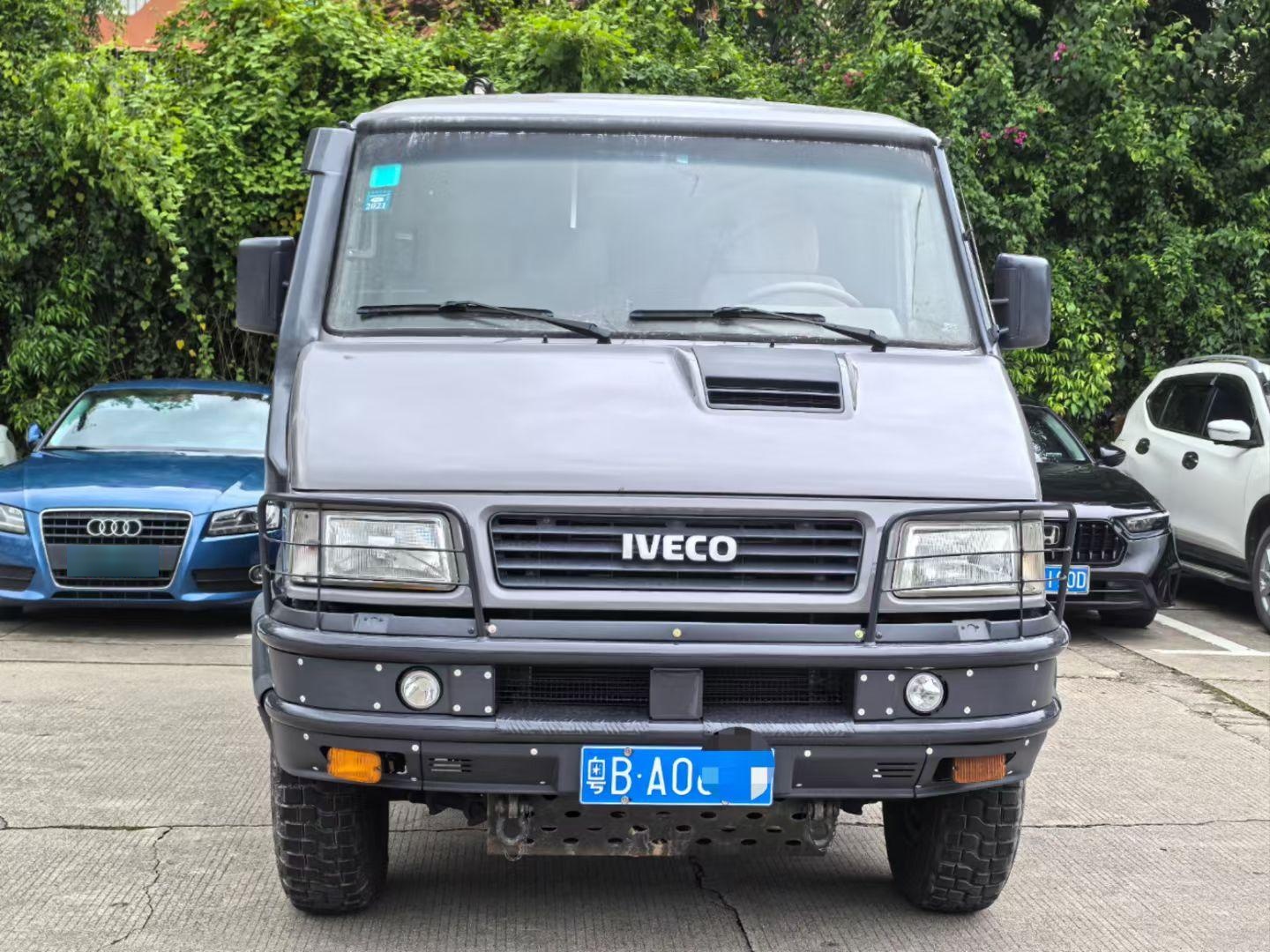 依维柯2045长轴低顶版