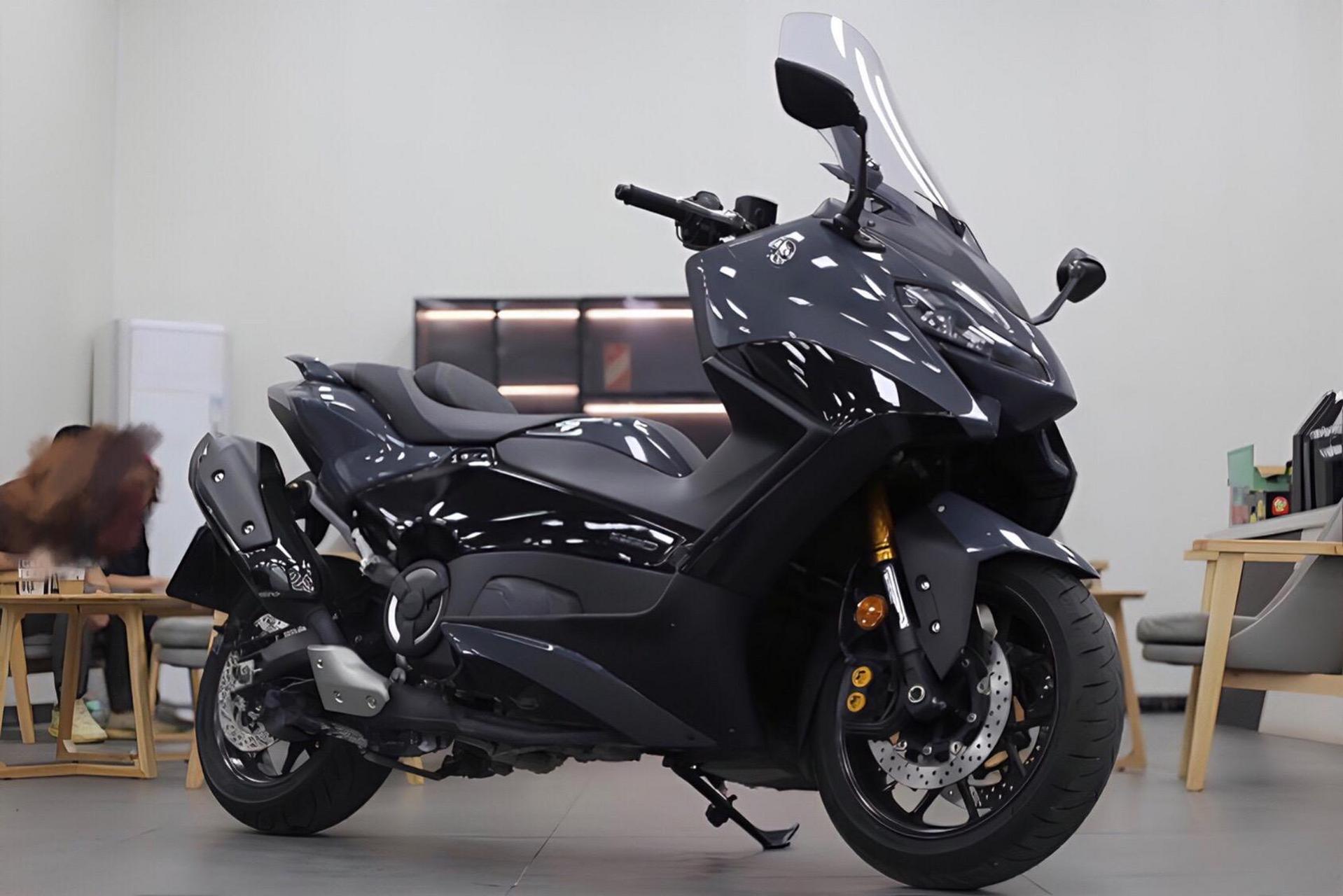 雅马哈tmax560水泥灰02小贸 2023年02过户一次02六千公里 极品