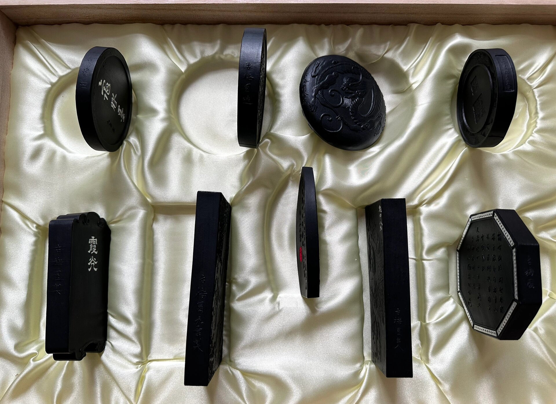 此套墨也是古梅园