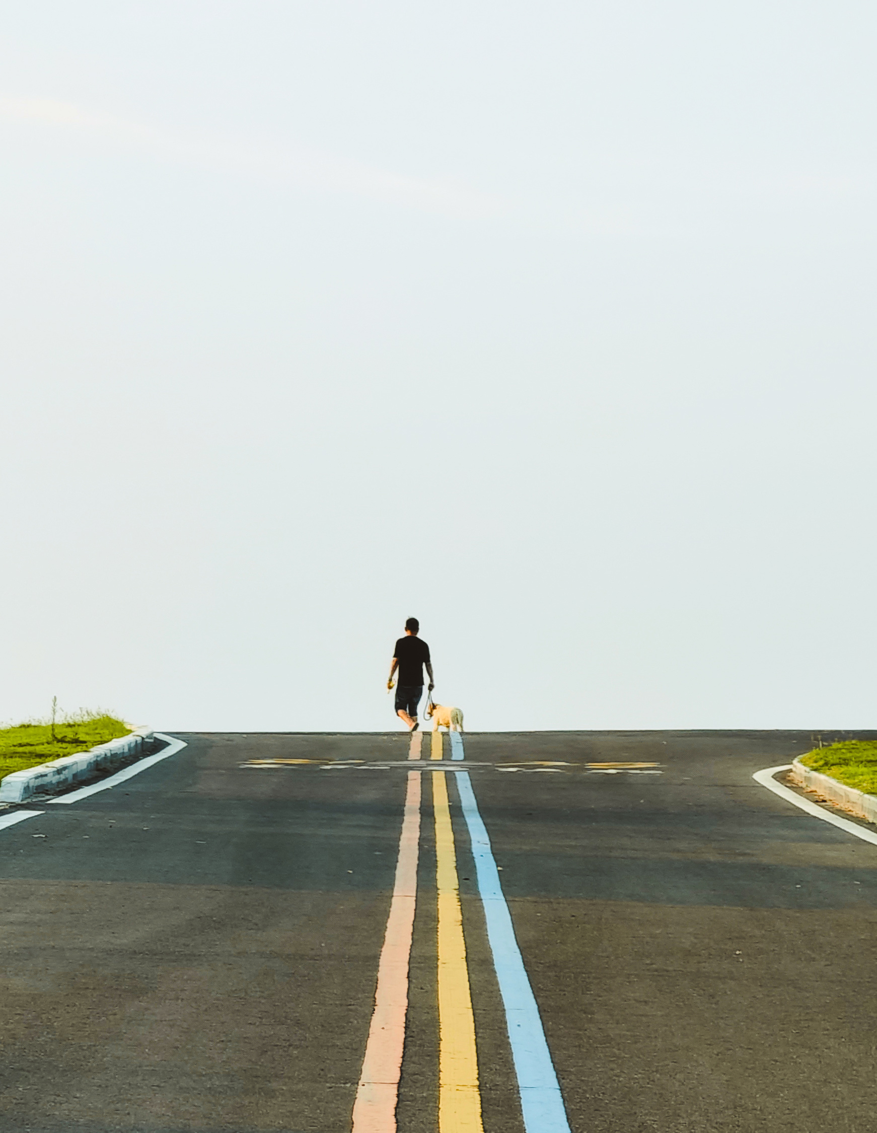 比如像夜晚的凤雏大桥,仲宣楼,昭明台,尤其是下午走在河堤上看着来来