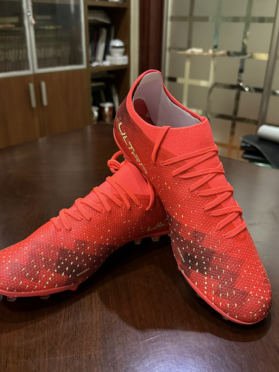 "本年度最佳中端"足球鞋 puma ultra match mg