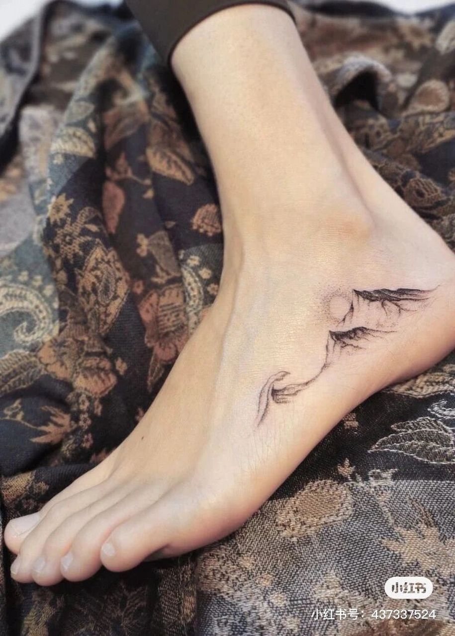 angelababy纹身脚背图片