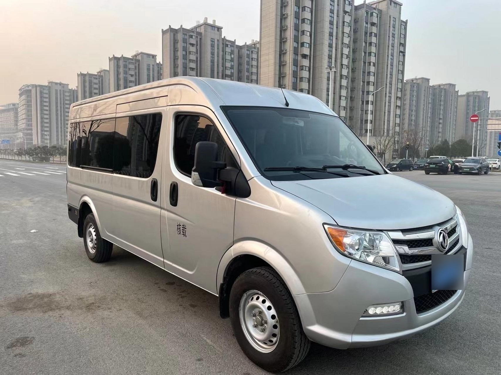 刚到一台22年东风御风2.0t的7座小型普通客车,柴油版国6标