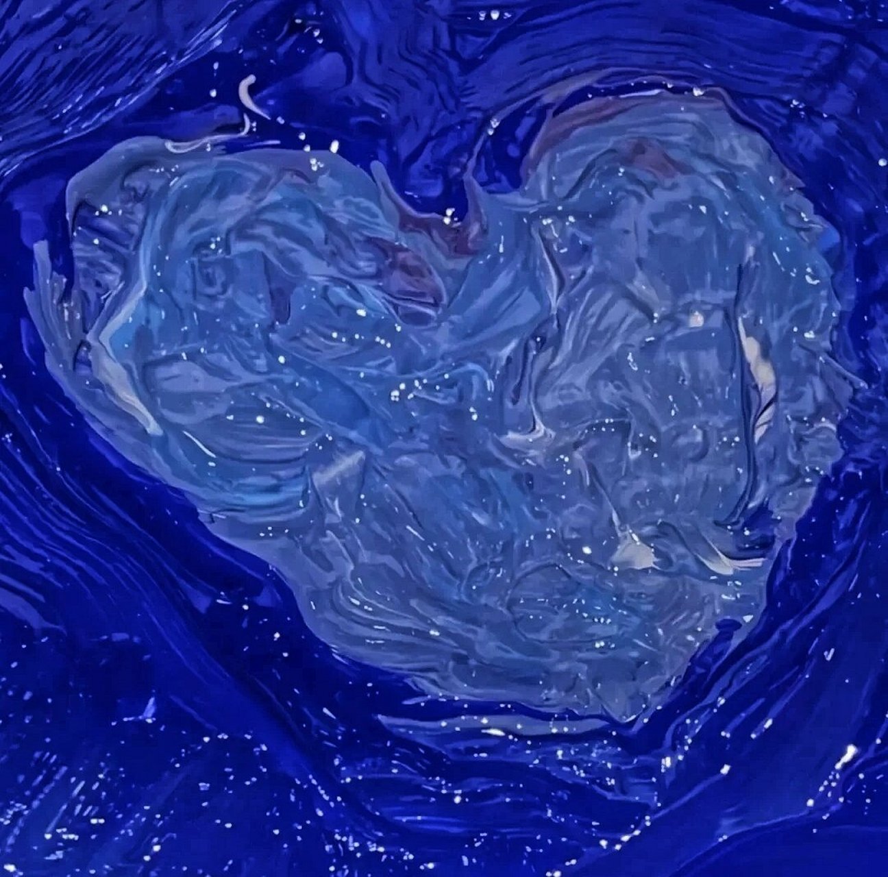 壁纸 等天空变成克莱因蓝,等我变成21克979797 克莱因蓝好好看