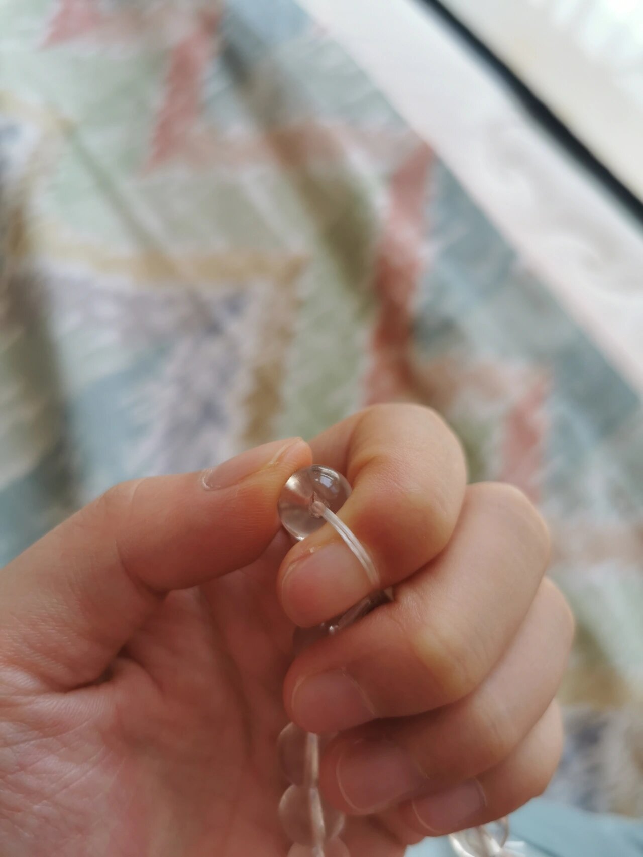 水晶孔道都是这种样子10mm的拿起来感觉轻飘飘也没有冰凉感头发