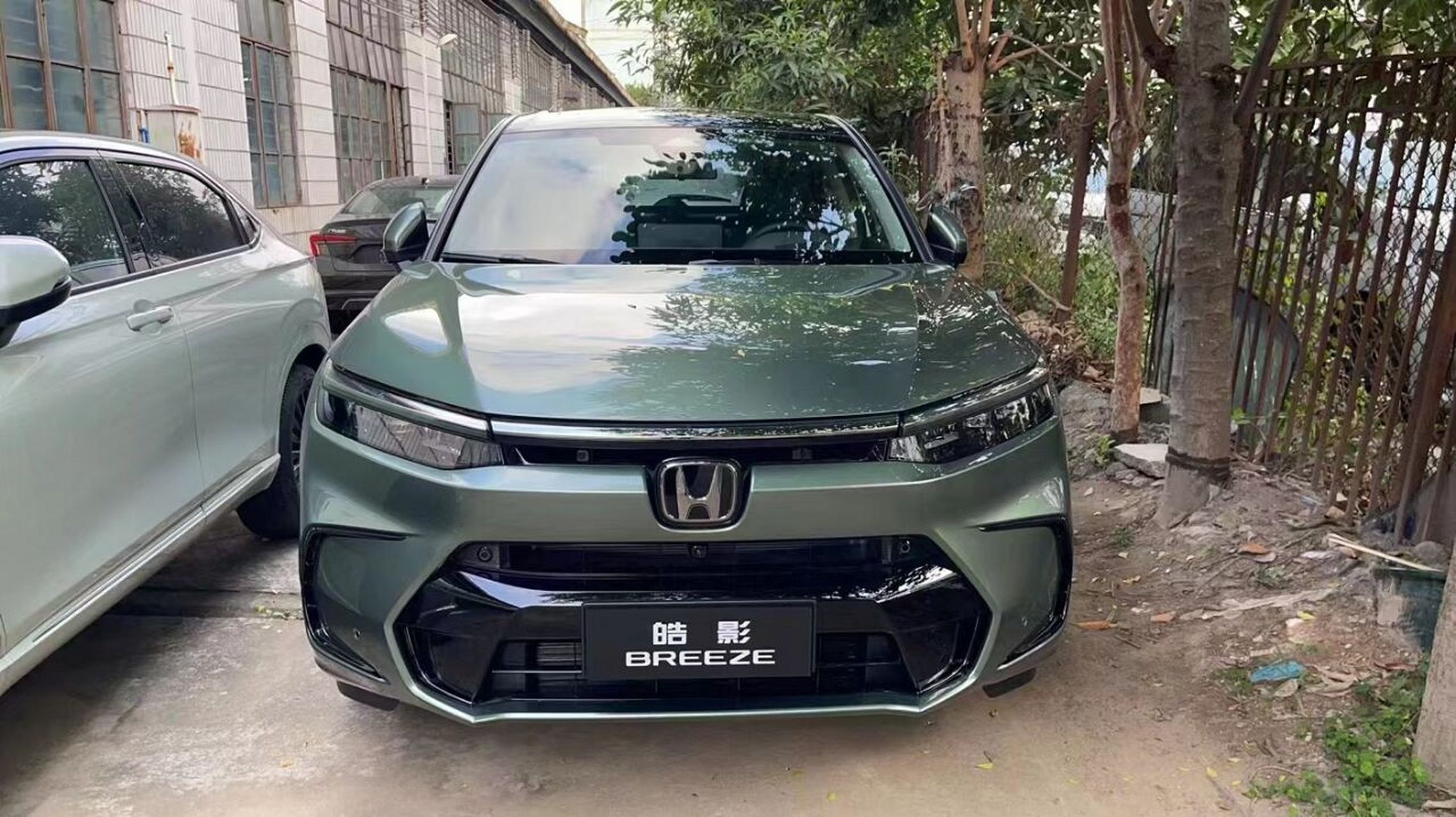 2023款本田皓影 新增加了7座版本,相比现款本田crv要大上一圈.