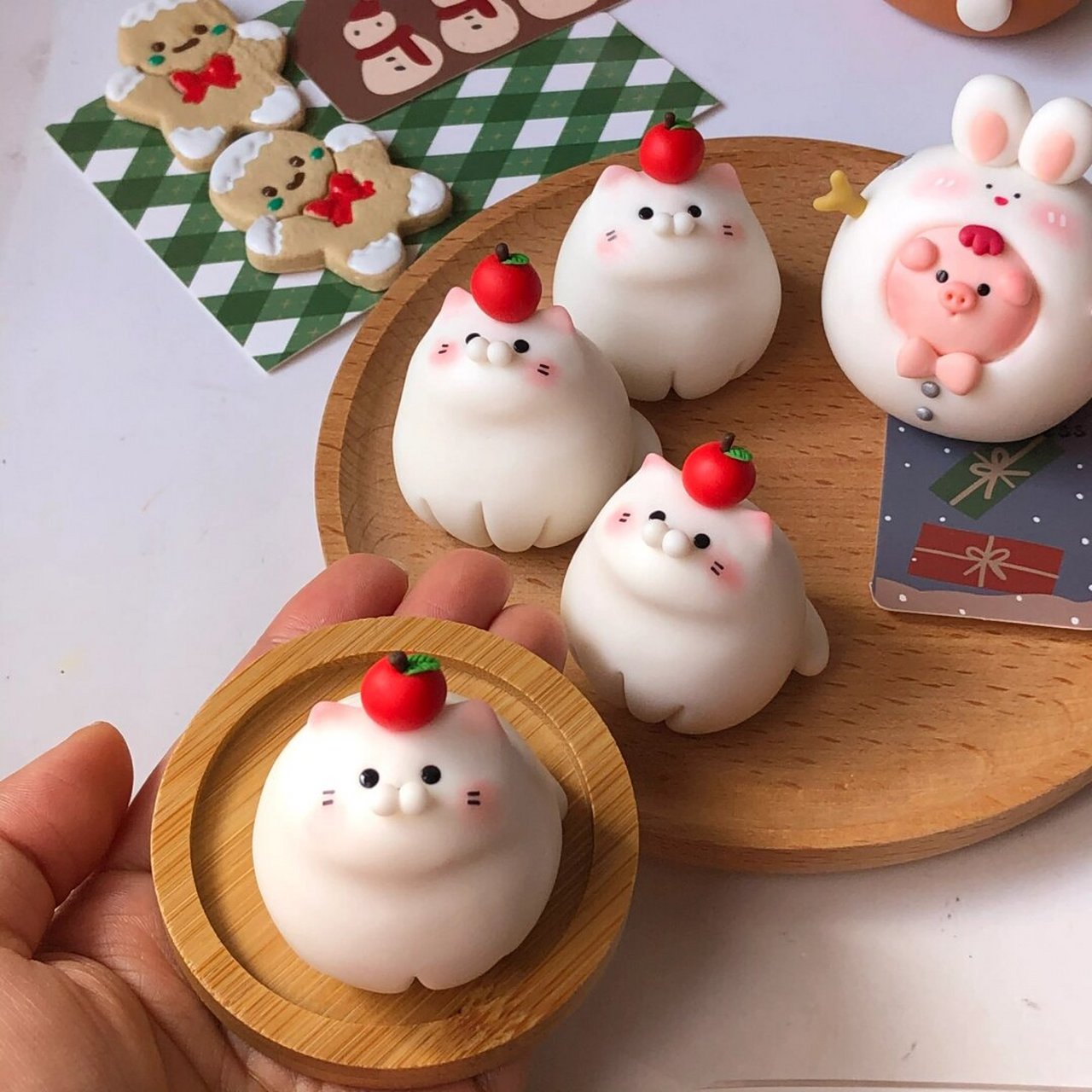 只圣诞小猫猫93 原创设计0815 #我的手工日常# #我的粘土世界