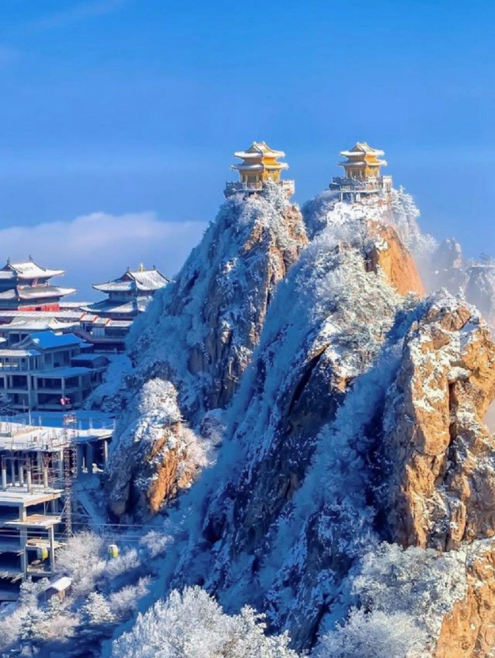 想去老君山的朋友们要注意了,在老君山景区内有这样一家建在悬崖傻哪