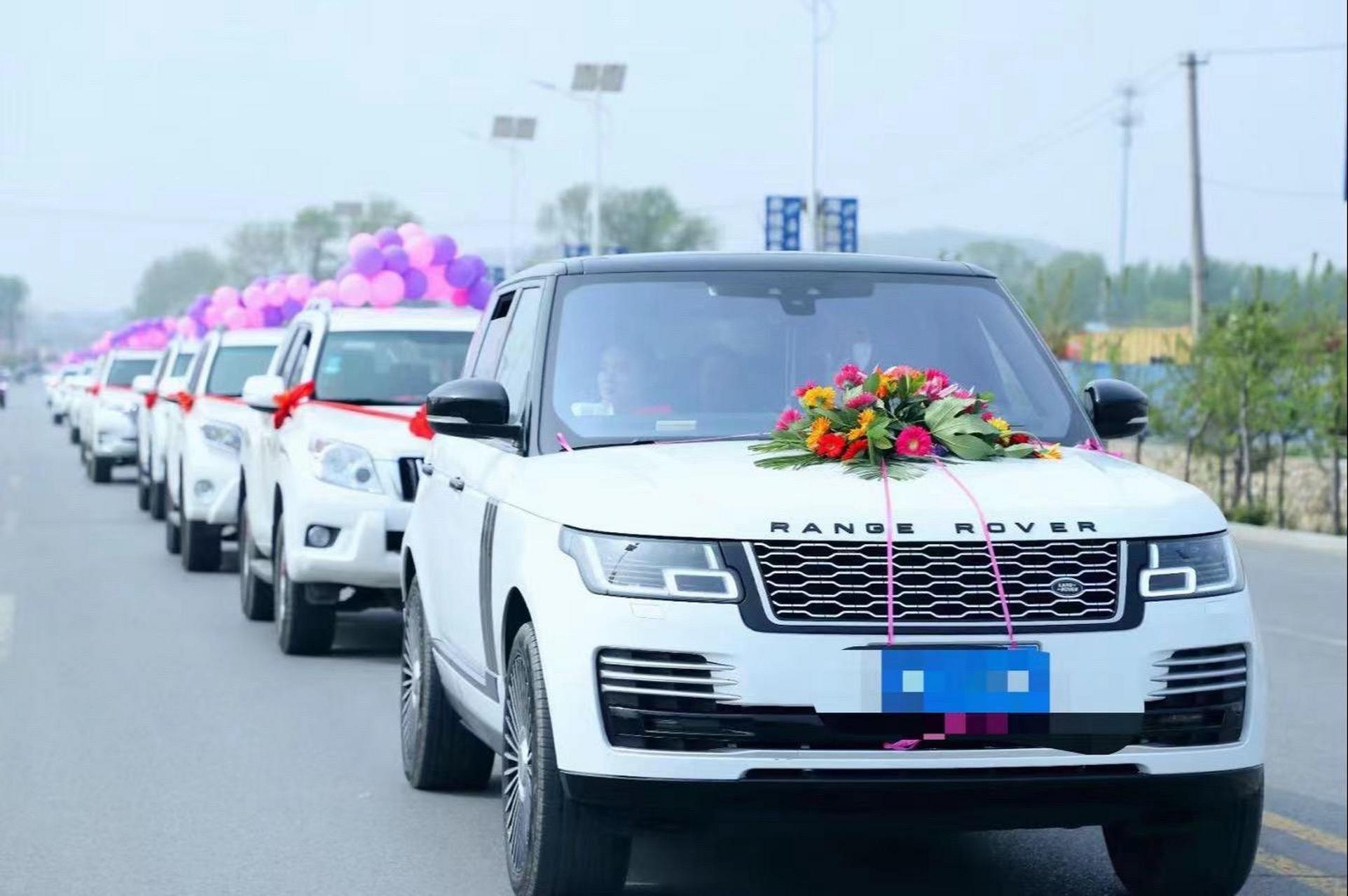 瓦房店白色路虎揽胜77霸道车队