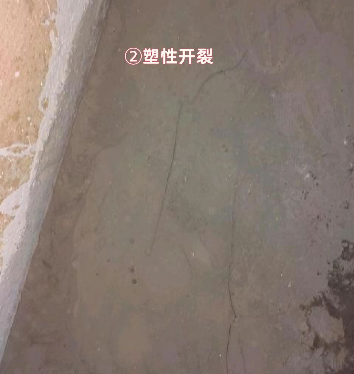 石膏基自流平开裂图片