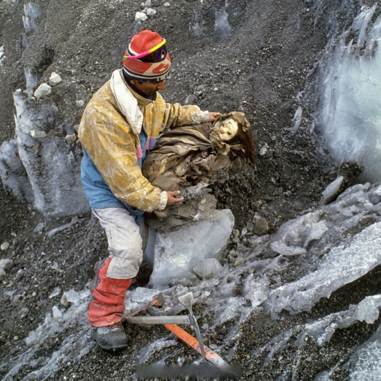 1995年,在阿雷基帕北部安帕托山顶附近发现了冰冻木乃伊"胡安妮塔"