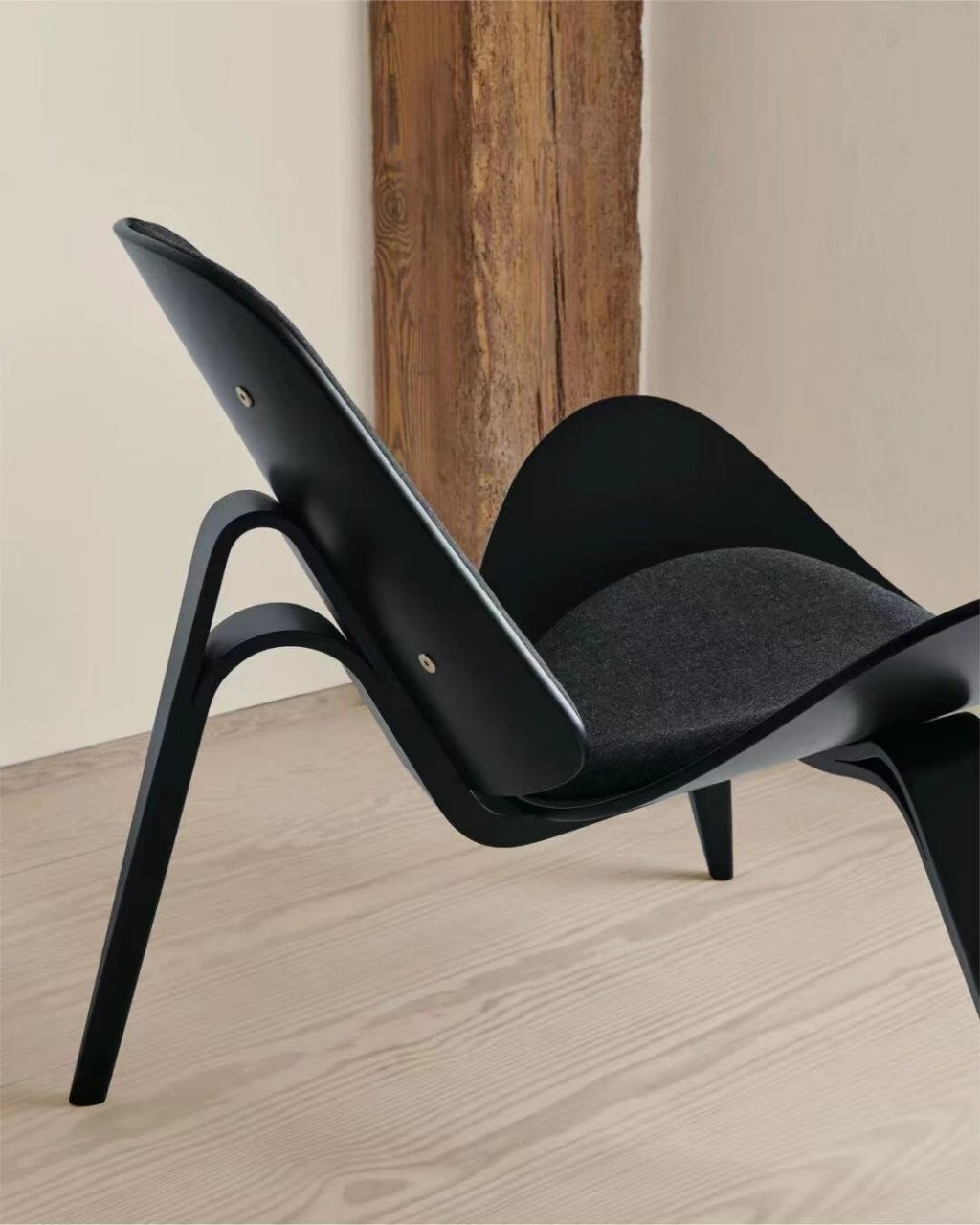 觅格产品 | 经典单椅《贝壳椅》 三脚贝壳椅(three-legged shell