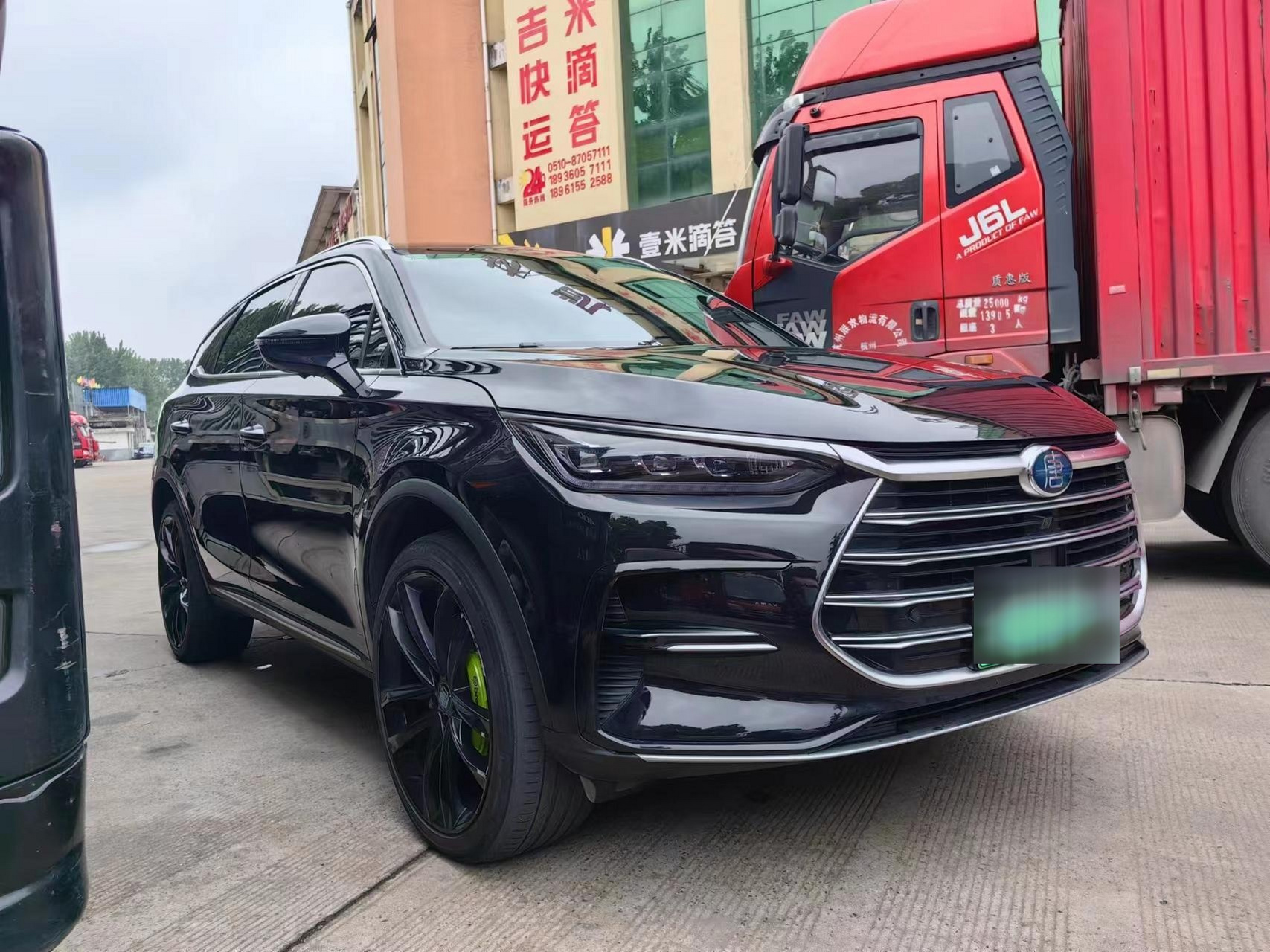 比亚迪唐dm:  2021款创世旗舰版(顶配),插电混动,黑色,全时四驱带伊顿