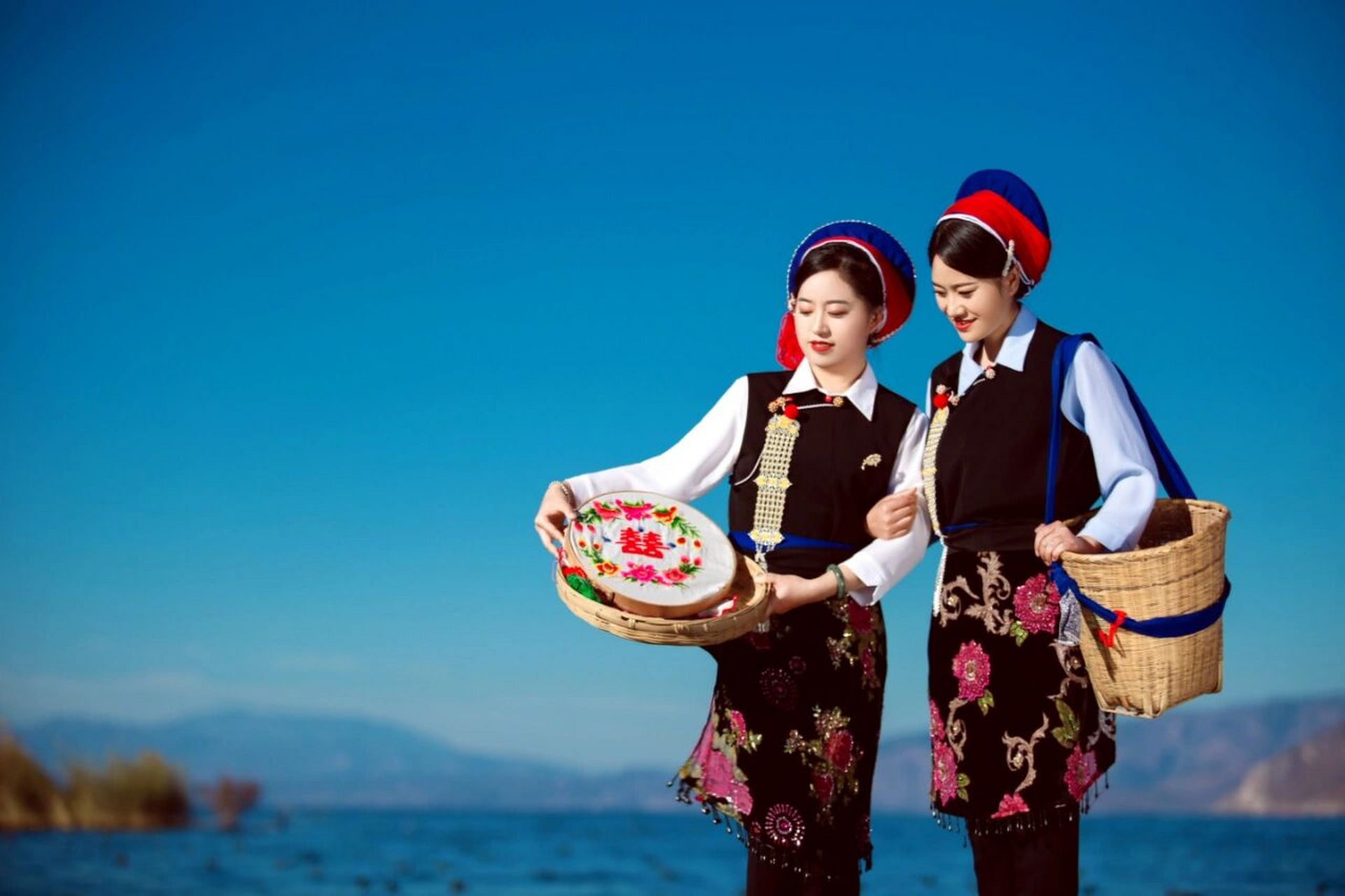 飞针走线间的锦绣情怀||鹤庆白族服饰 92 91  飞针走线间的锦绣