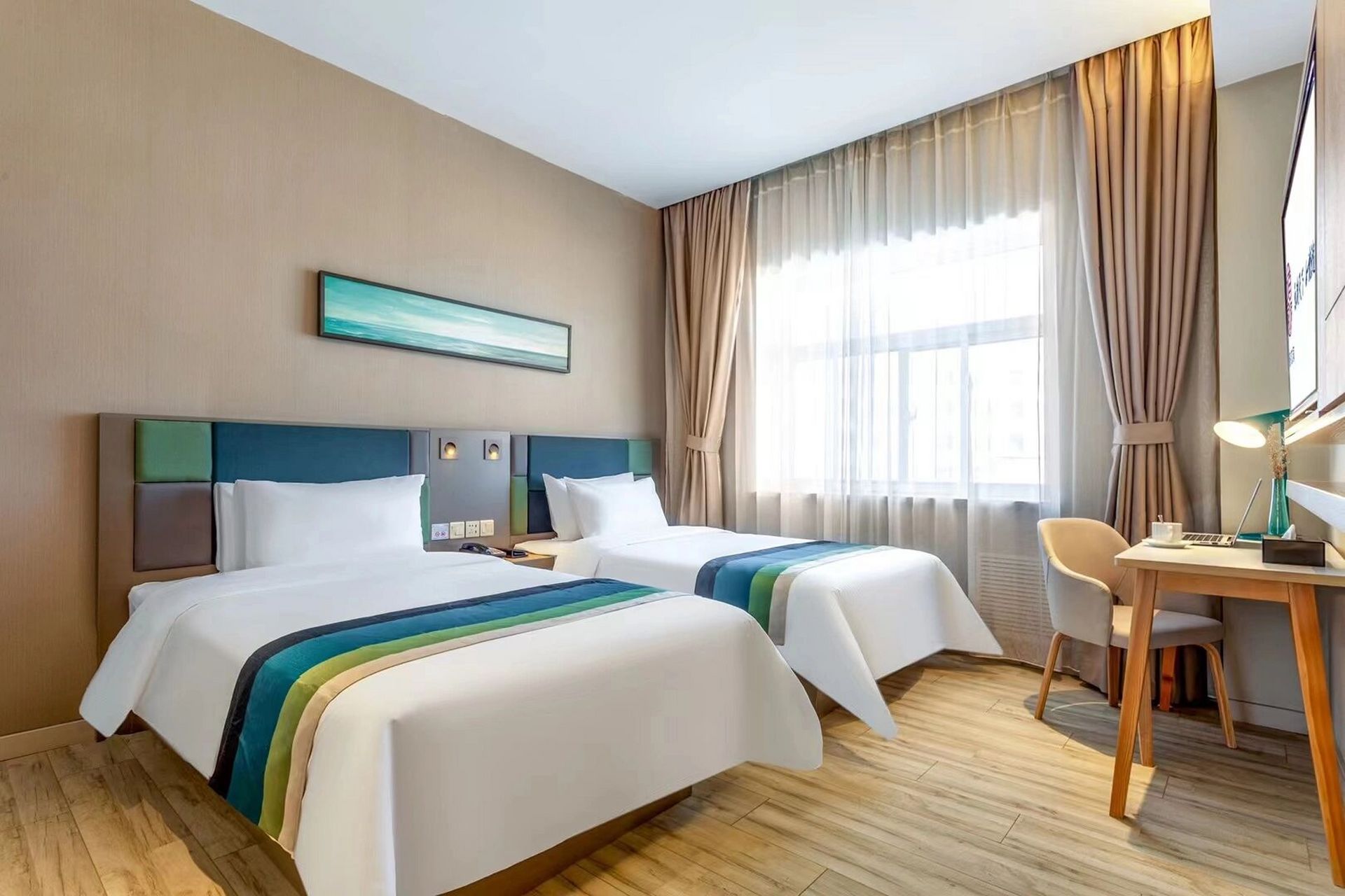 来大同旅游出差推荐酒店 如家商旅大同迎宾桥西古城南门高铁站店位于