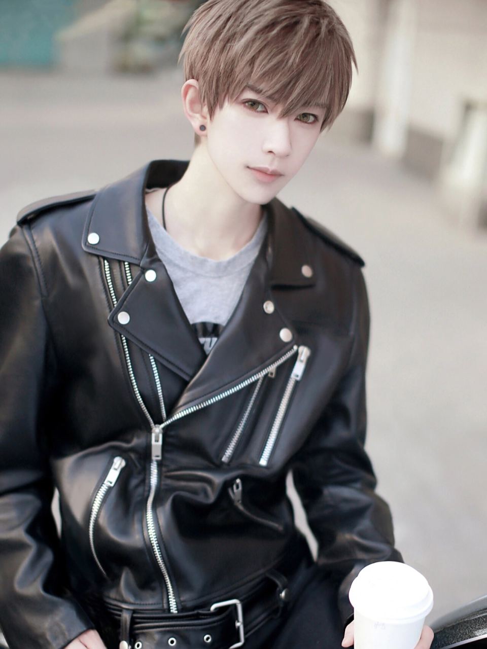 恋与制作人--同人版 熊祁93cos白起    这么帅,一定是个女孩子呀