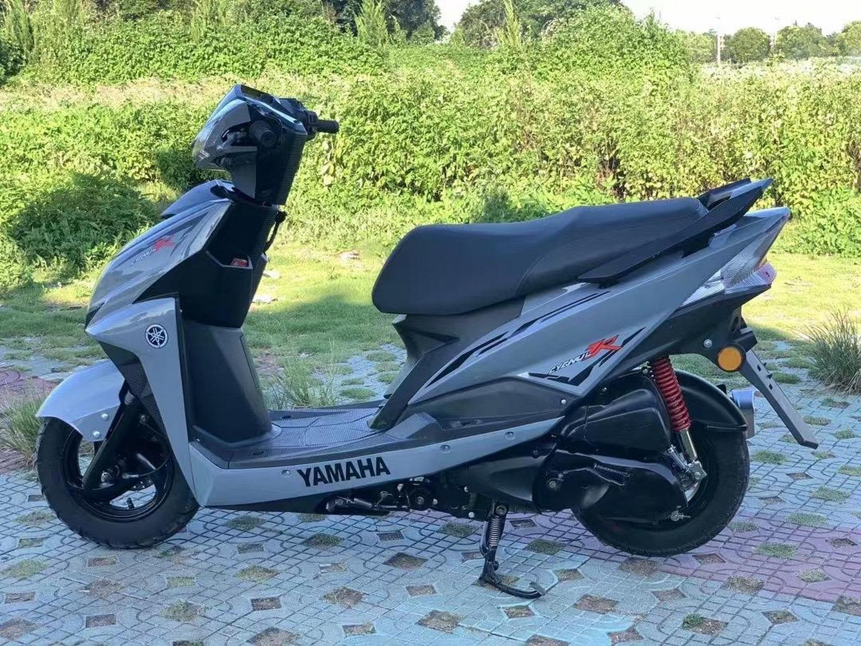 纯进口雅马哈尚领125cc 高配液晶仪表.
