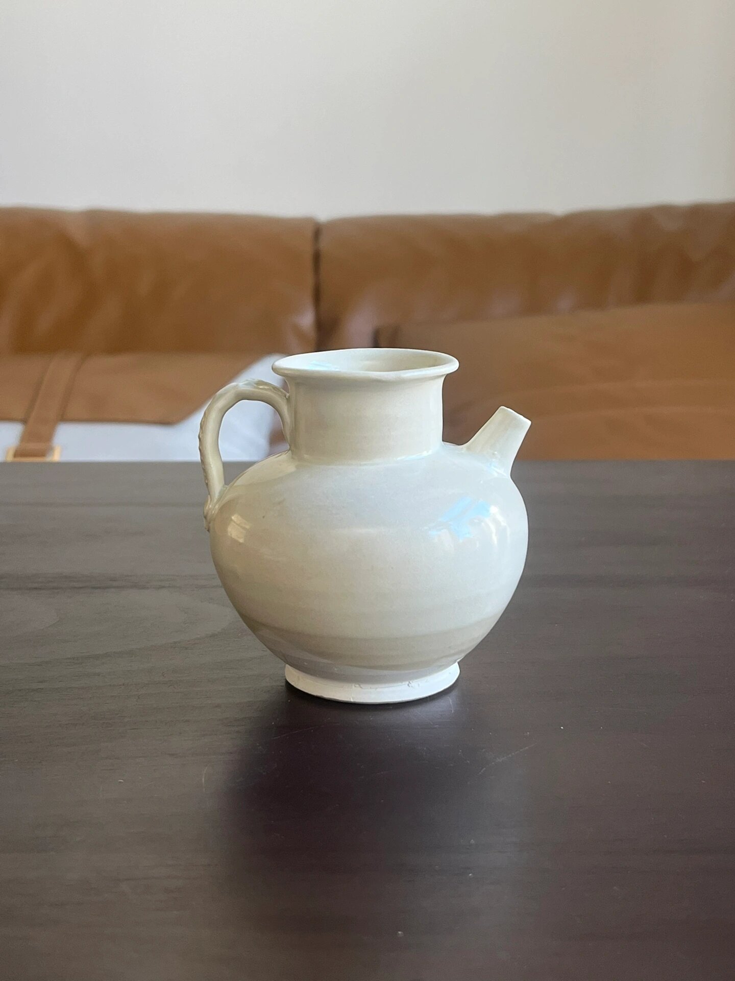 矮胖的邢窑白釉执壶