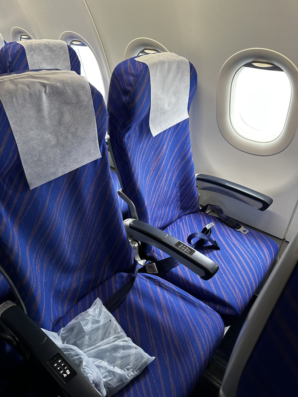 南航01空客320双窗位置91 52a与54a双窗已确认,机翼后侧视线不