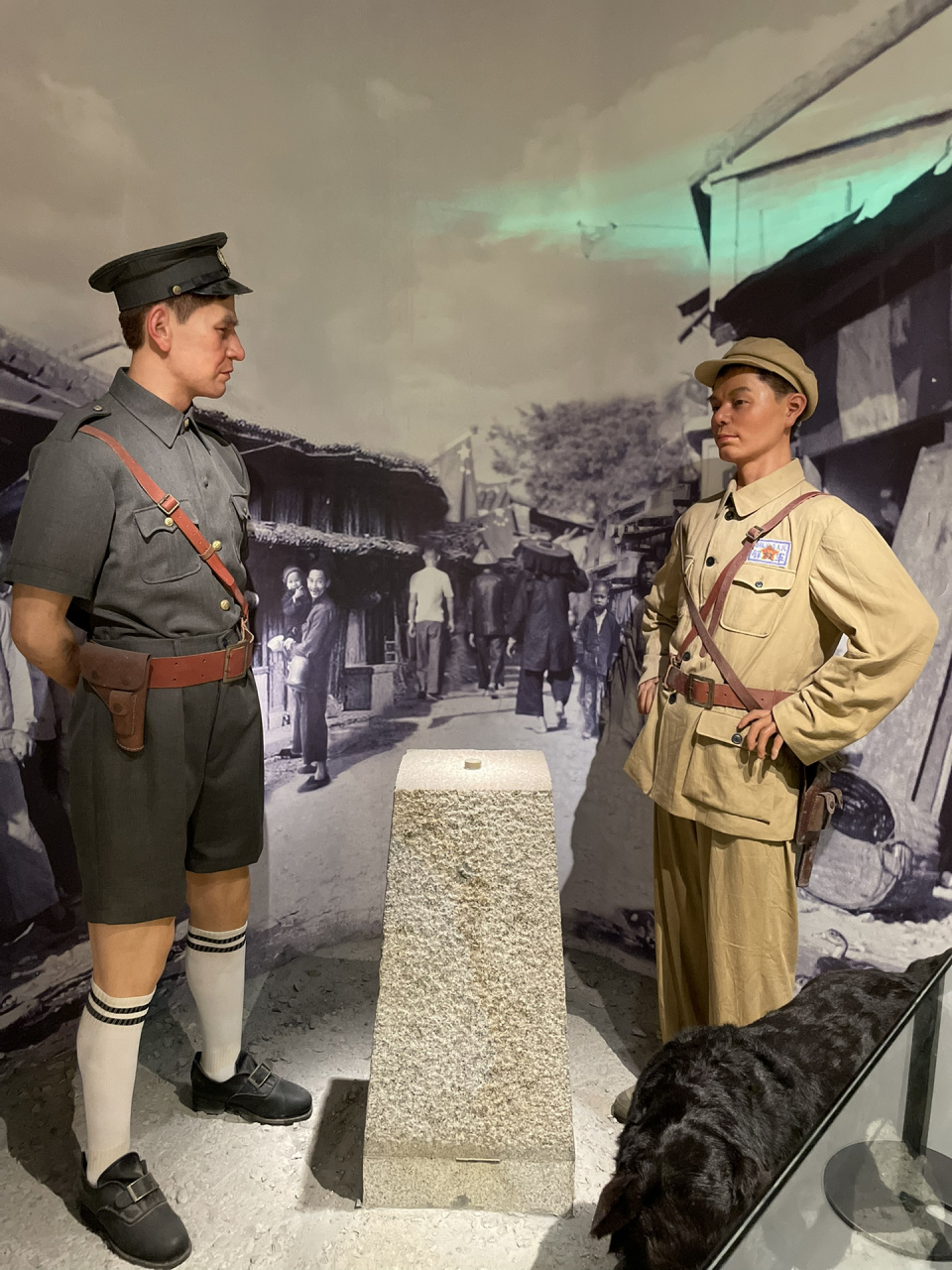 深圳—香港(中英街) 中英街历史博物馆的蜡像,还原当时敌强国弱以及