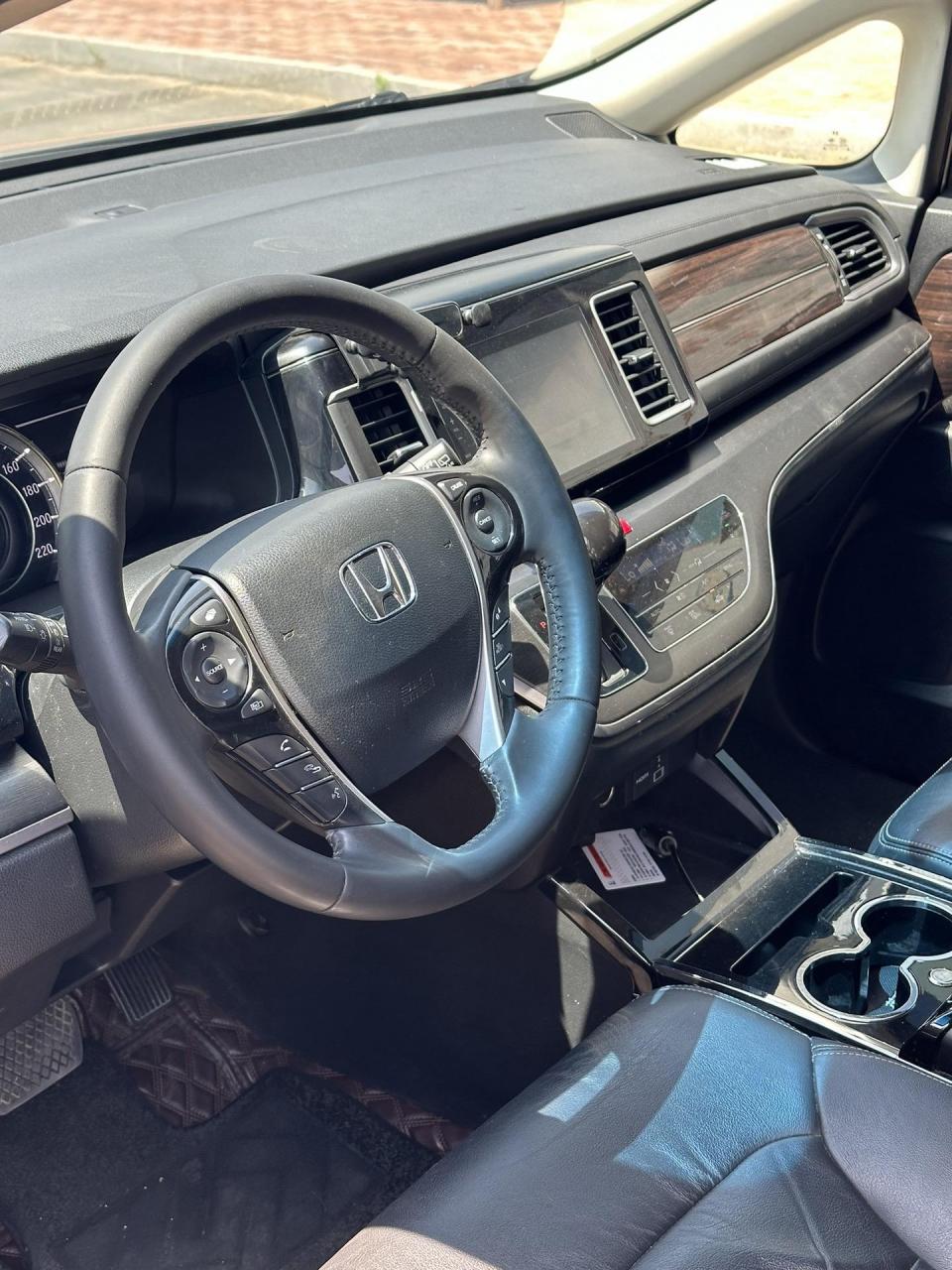 x  18年本田艾力绅豪华版高配 黑车黑内最美搭配 方向盘满按键 电动