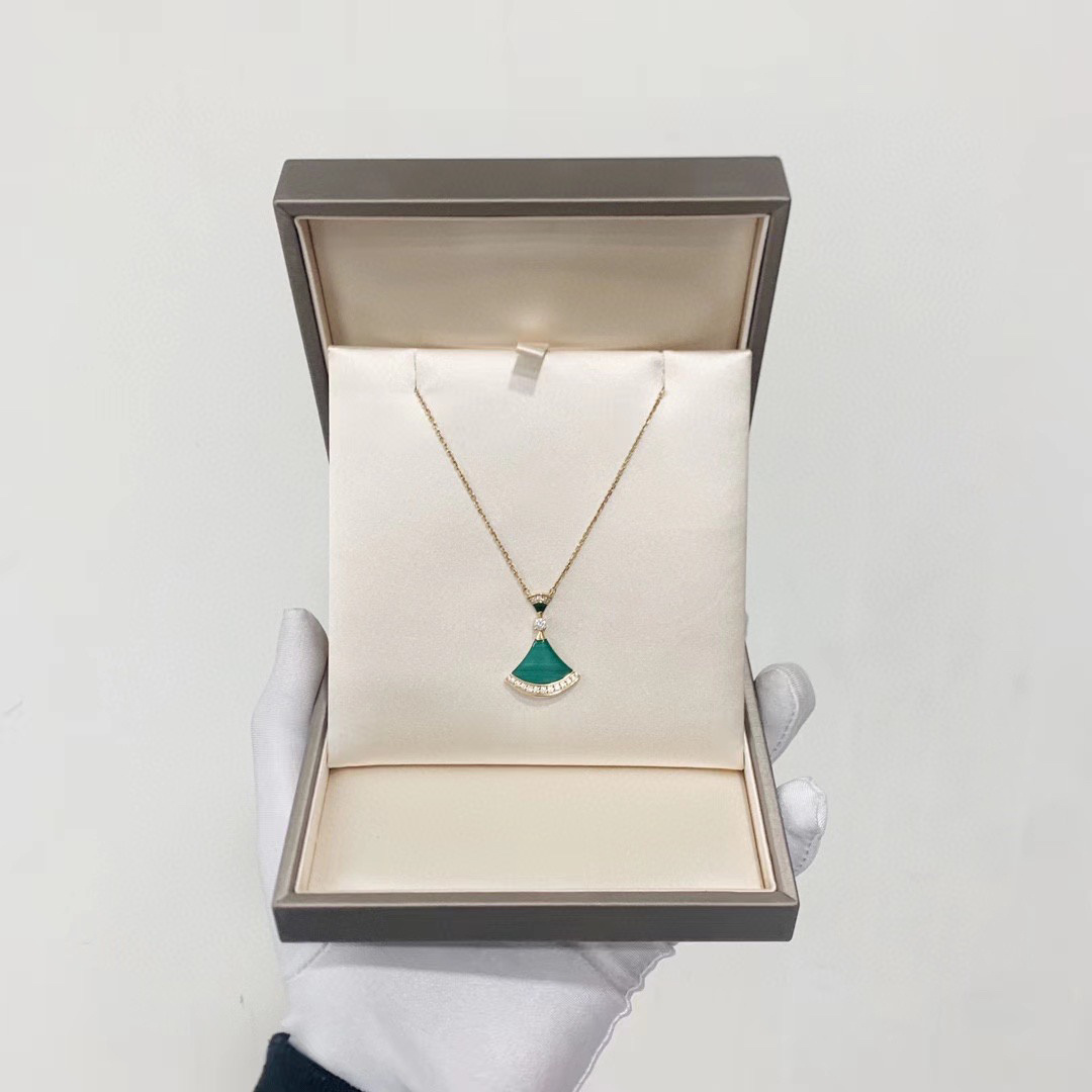 bvlgari 宝格丽 钻石 绿松石 扇子 项链,大号绿扇子 周边镶钻,链长44