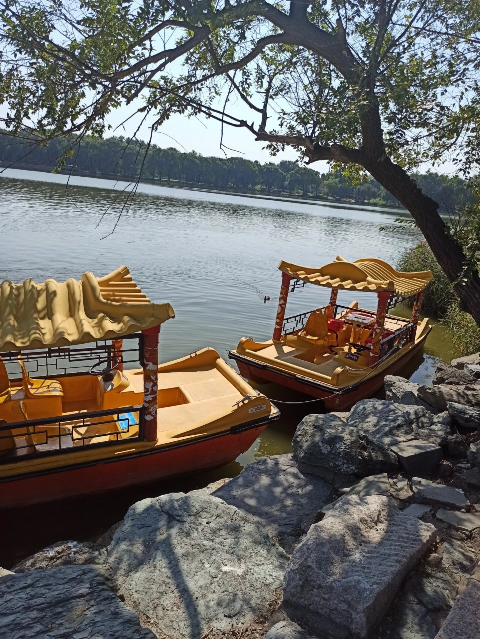 蓬岛瑶台1 图-是蓬岛瑶台有建筑的外观. 图-是自驾船停泊点.