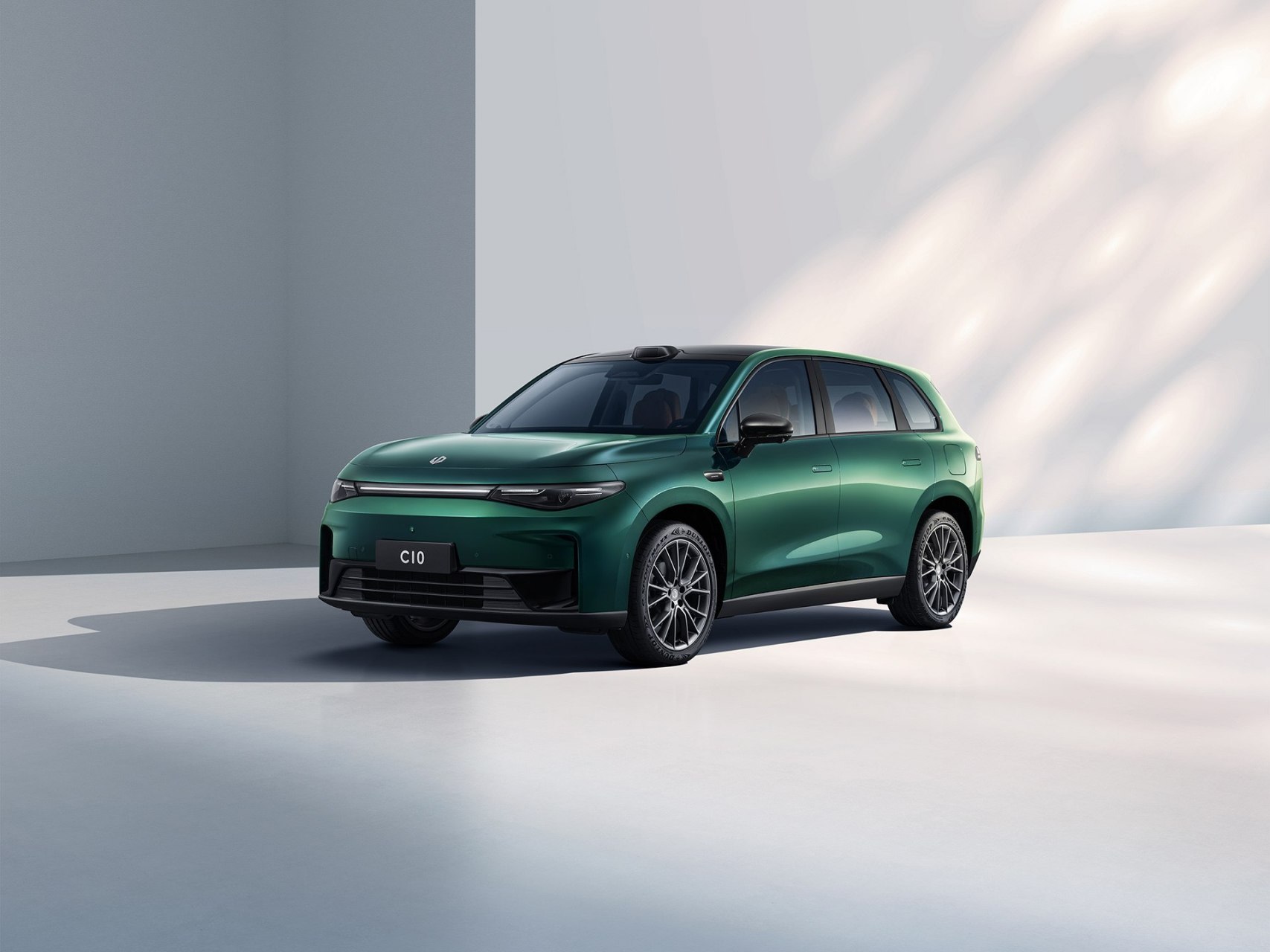 小米su7,吉利银河e8,零跑c10均采用高通8295芯片,其中,银河e8在今晚