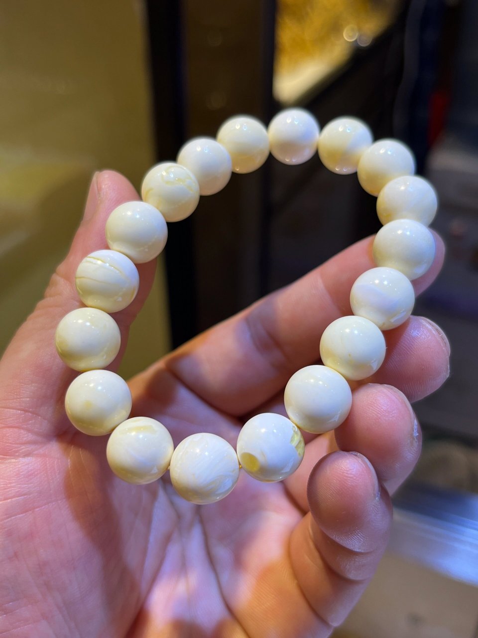 11 骨瓷白蜜蜡手串 568/克 15.