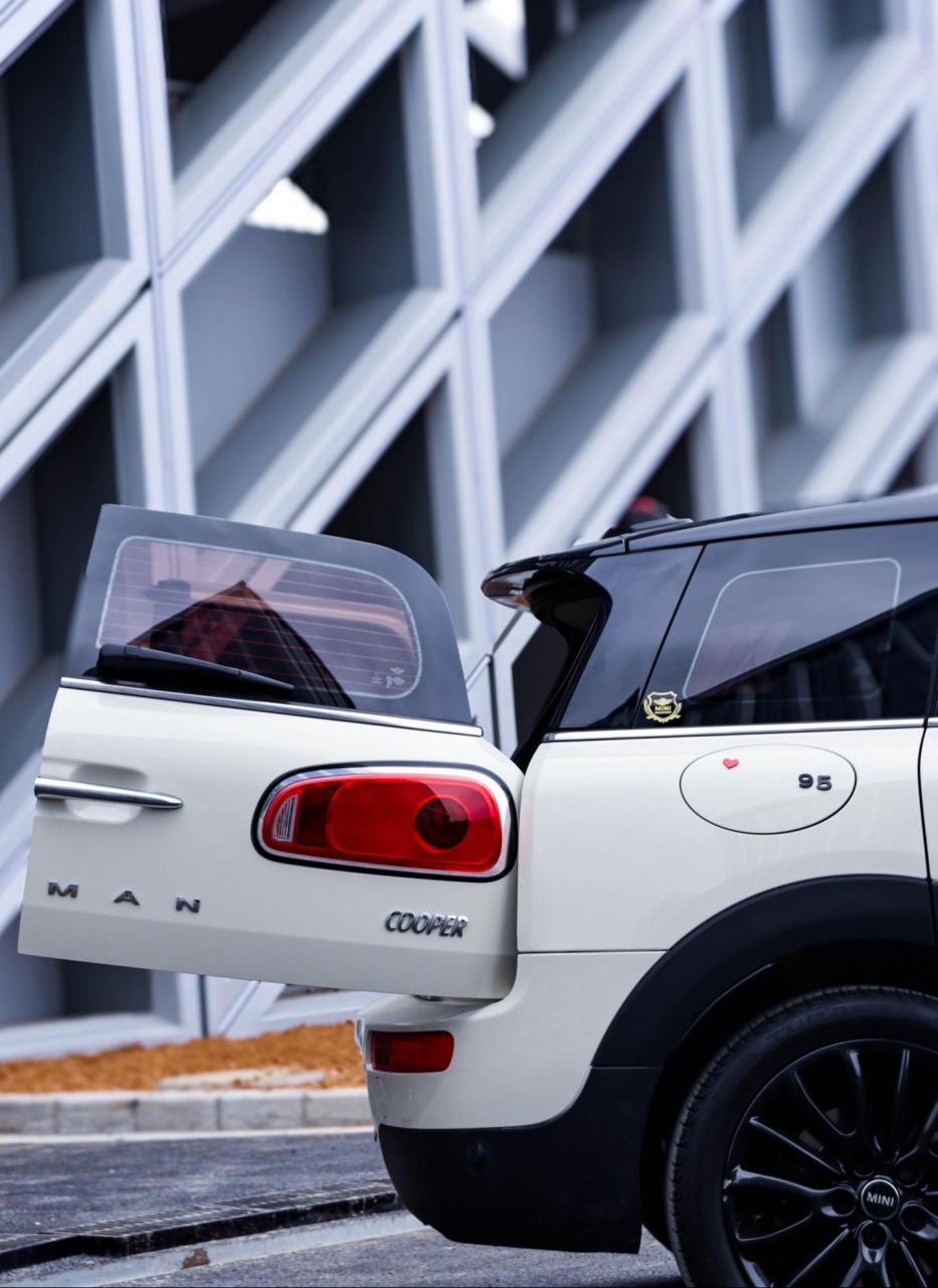 并不是mini clubman都有侧面对开门!