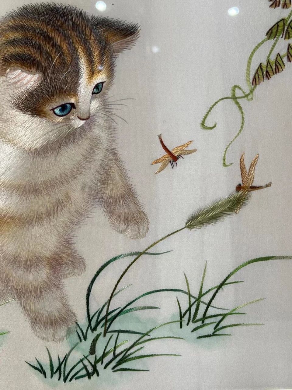 创汇时期苏绣猫嬉图绣片挂屏,好品,绣工精细,小猫活泼可爱,毛发丝丝