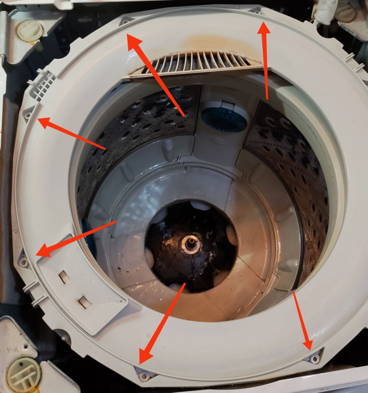 lg波轮洗衣机diy拆洗 这回继续拆 发现内桶这个螺丝不是30mm六角的