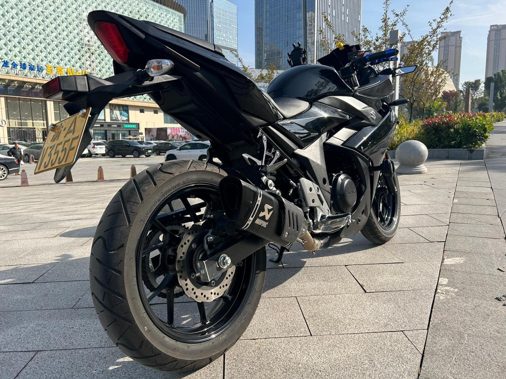 铃木gsx250 22款星光黑 23年出厂 109715上户 一手户不到2000公里