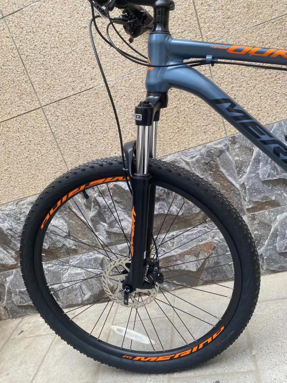 美利达公爵300,车架17寸,27速油碟,肩控锁死前叉.1900