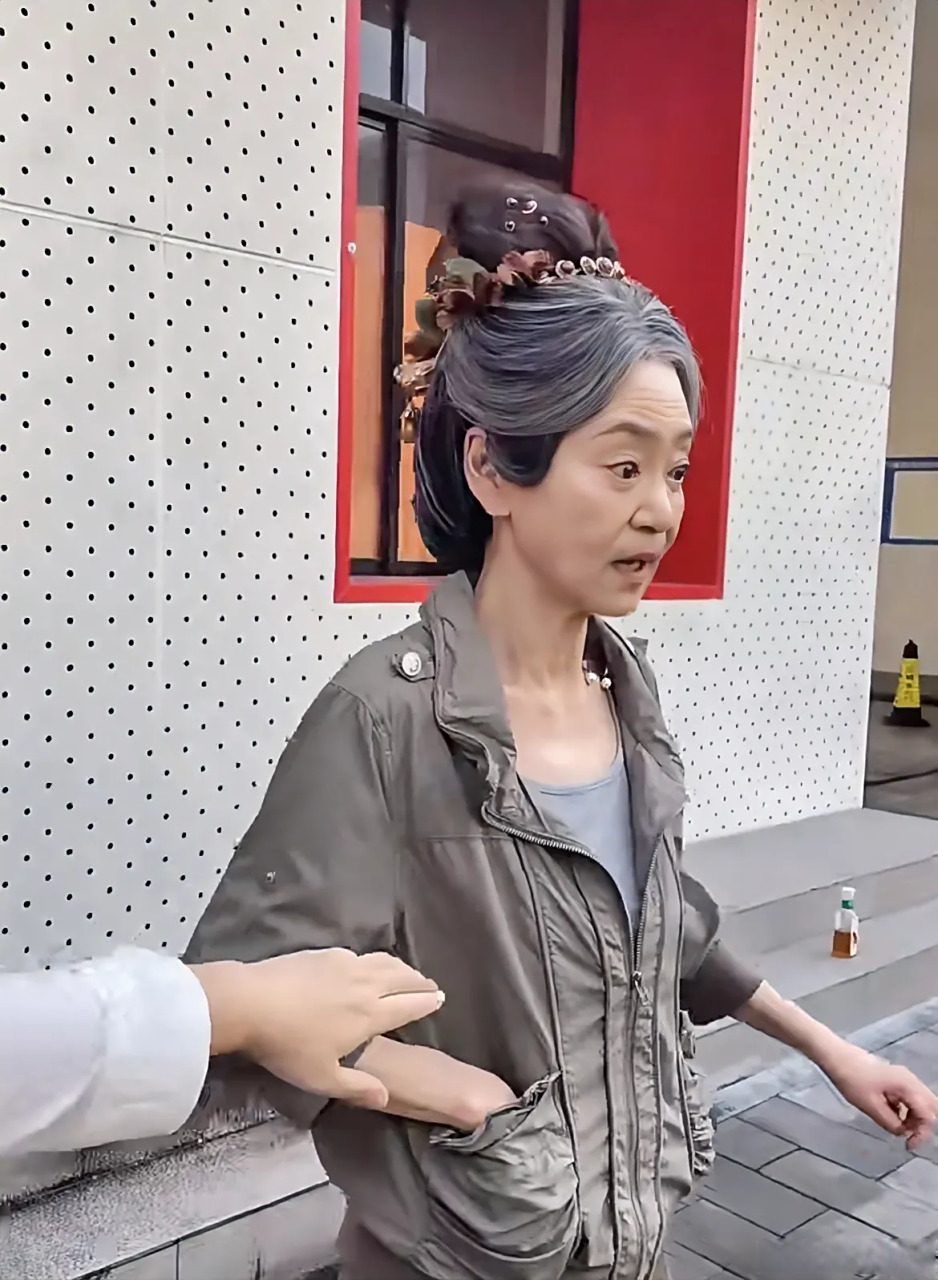 刘雪华近照,好真实的脸