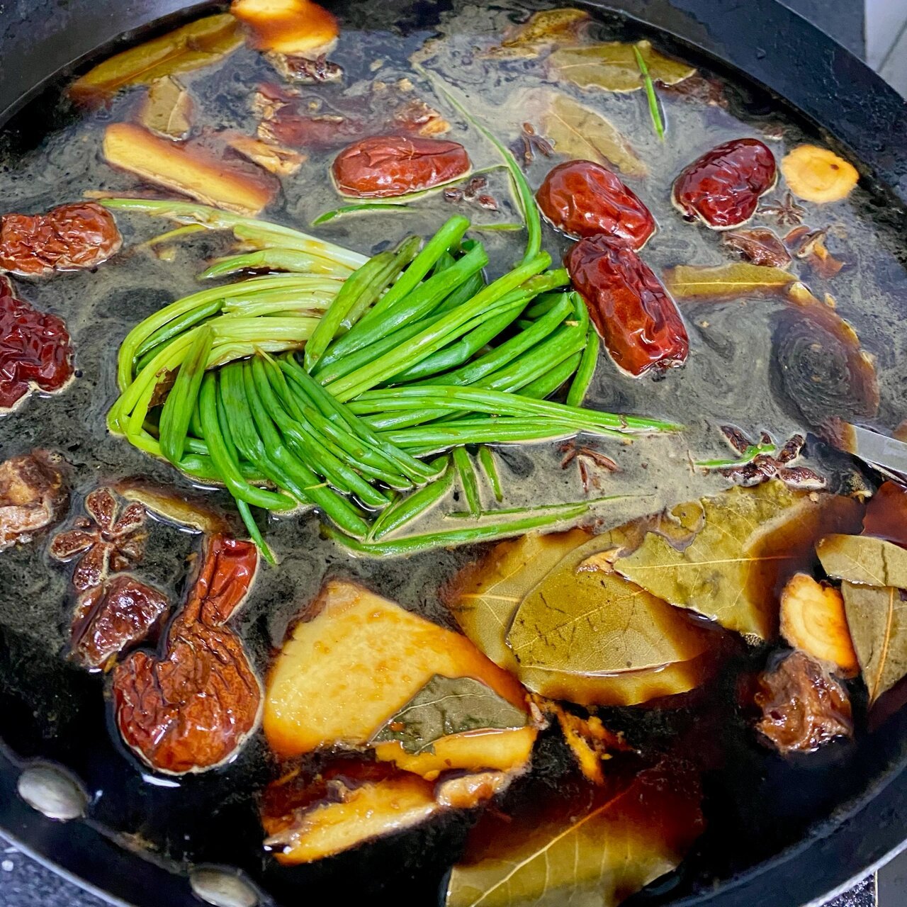 熟醉卤汁配料表- 矿泉水500ml 花雕酒500ml 海天生抽400g 海天老抽30