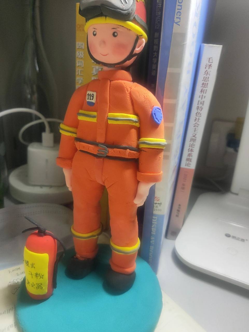 超轻黏土作品消防员