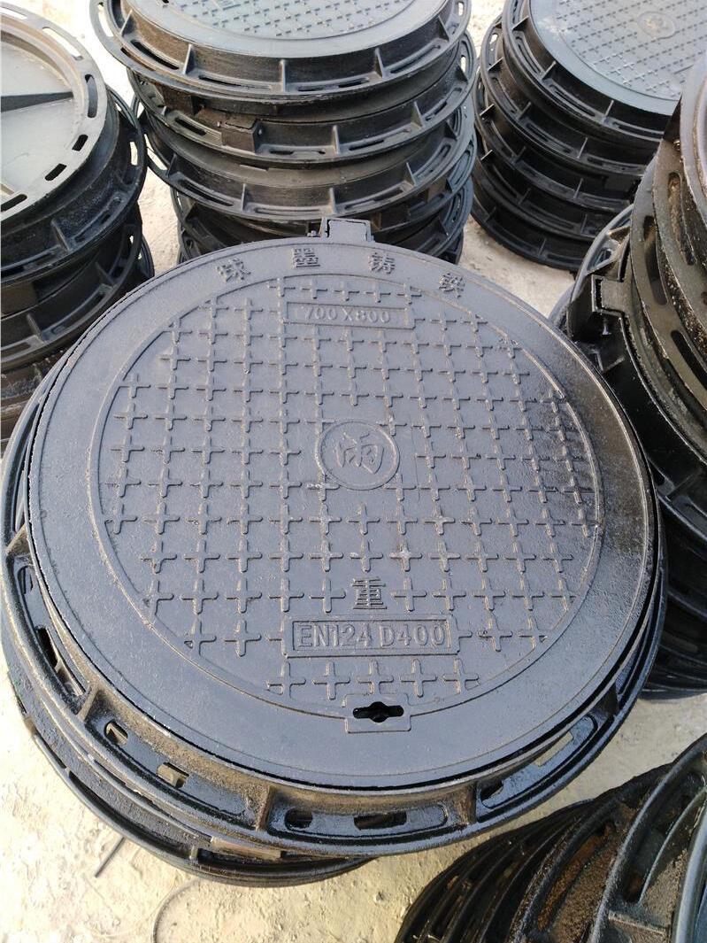 1,d400型球墨铸铁井盖能够承受400千牛的测试载荷,适用于城市主干路