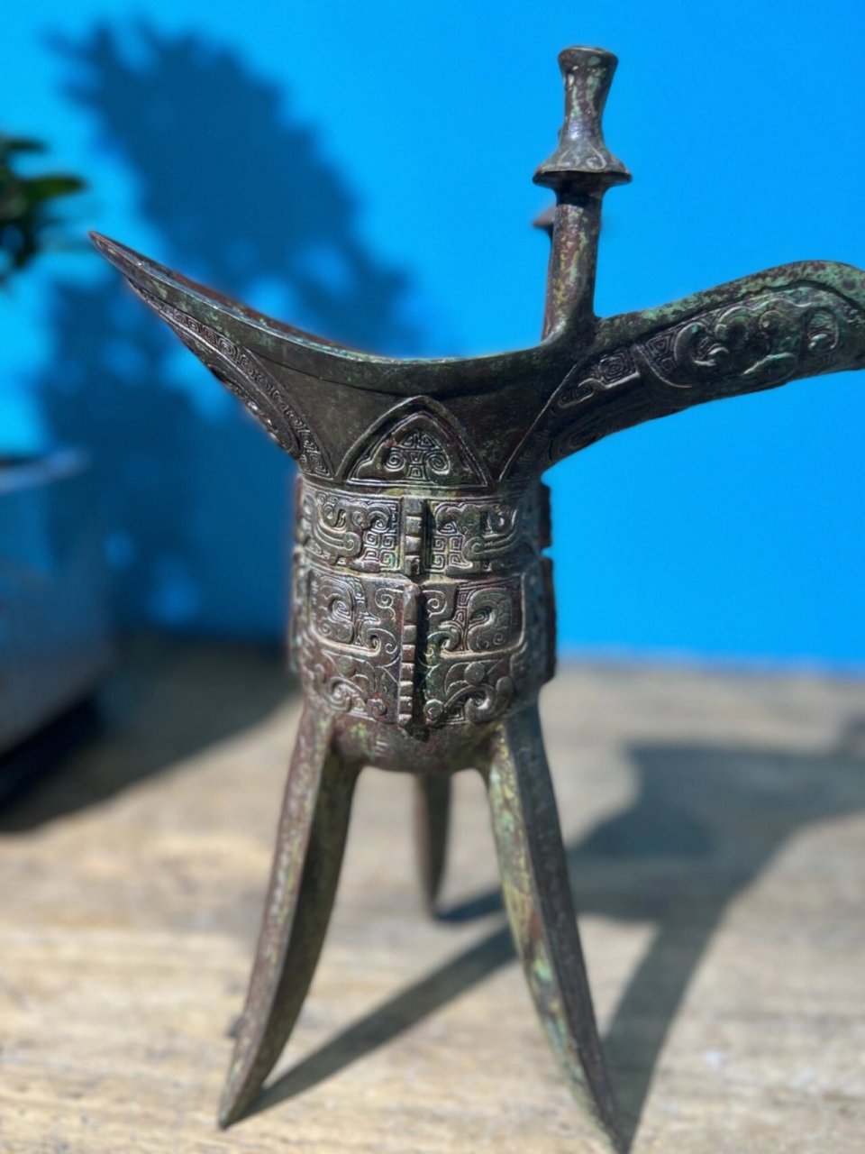 古时饮酒器的总称,相当于现在的酒杯,是中国古代最早出现的青铜器之一