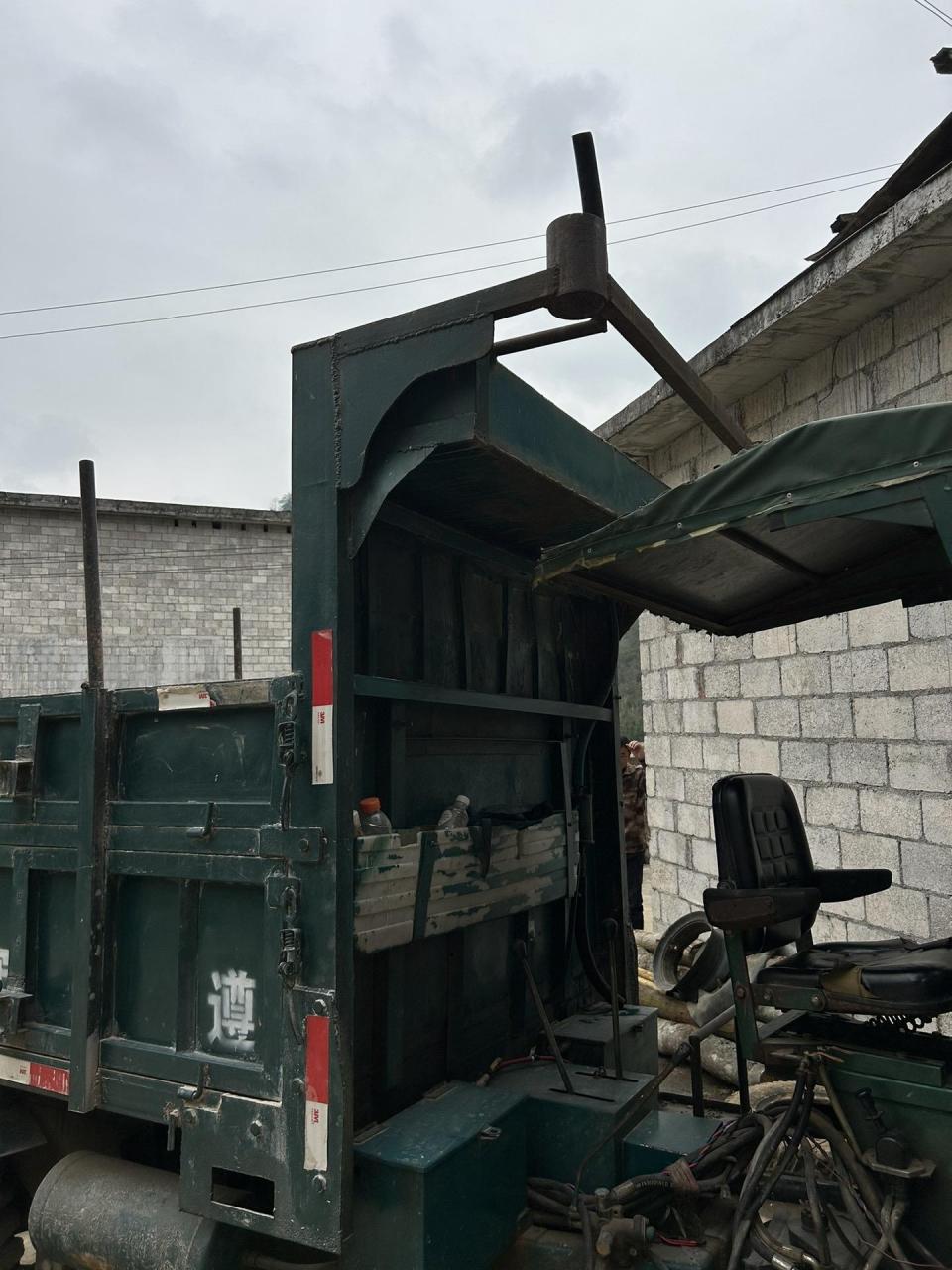 30马力桑莱特拖拉机来了,仅需两个,用得着的老板看过来,车况好